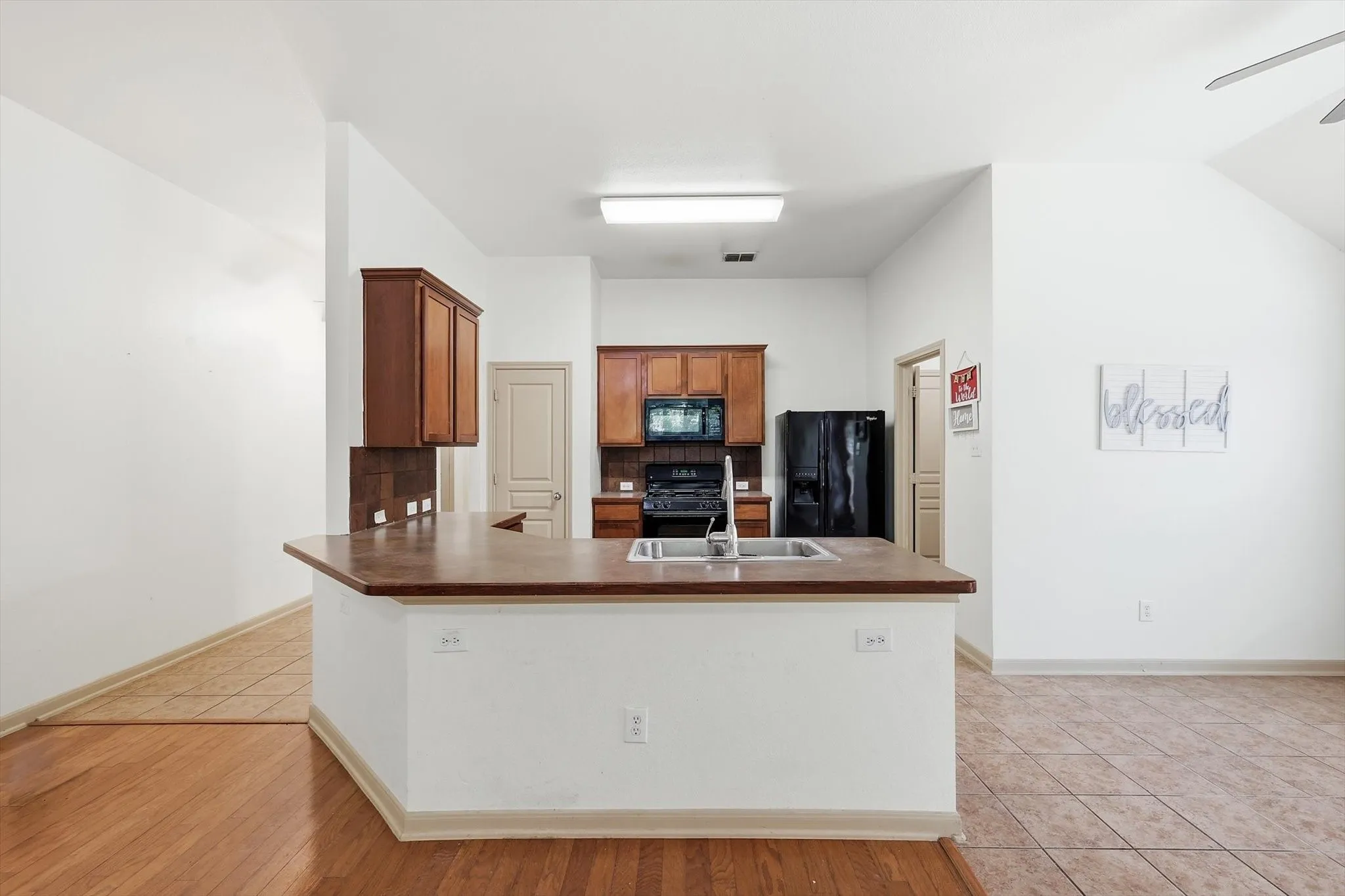 Single Family Residence For Rent in Denton County , 2340 Evening Song Drive, Little Elm, Texas 75068, 3 Bedrooms, 2 Bathrooms, 2 Garage spaces, 1,525 Sqft, built in 2005, Price $2,000, mls#21352309, Real Estate Agent in Little Elm, Homes For Rent in Denton county, Homes For Rent in Little Elm, Realtor in Little Elm Texas, Real Estate Brokerage Independent Realty Texas, Luminita Cordes Realtor