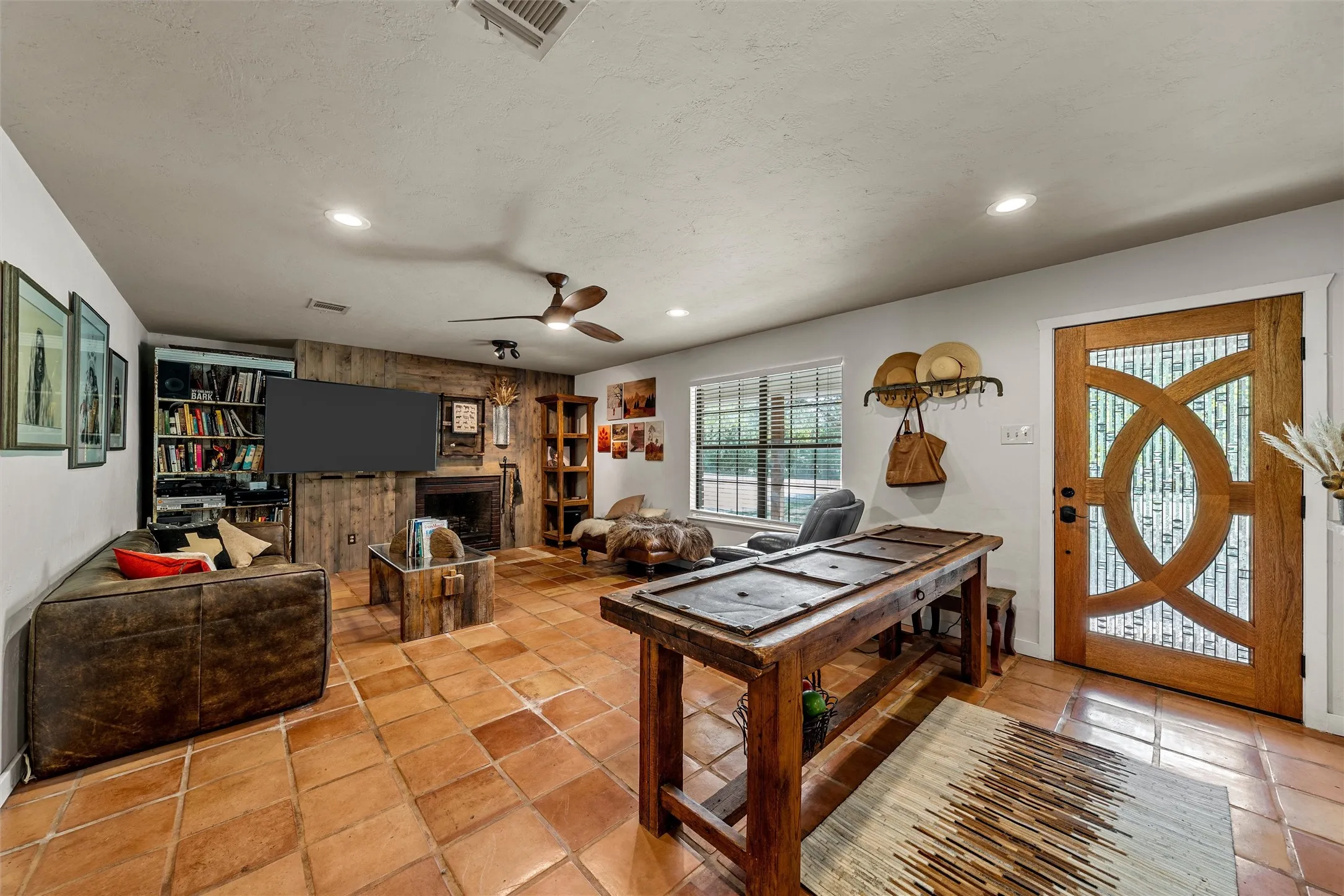 Single Family Residence For Sale in Mc Lennan County , 266 Childress Creek Drive, China Spring, Texas 76633, 3 Bedroom, 2 Bathroom, 2 Garage spaces, 1,574 Sqft, built in 1989, mls#21353243, Real Estate Agent in China Spring, Homes For Sale in Mc Lennan county, Homes For Sale in China Spring, Realtor in China Spring Texas, Real Estate Brokerage Independent Realty Texas, Luminita Cordes Realtor
