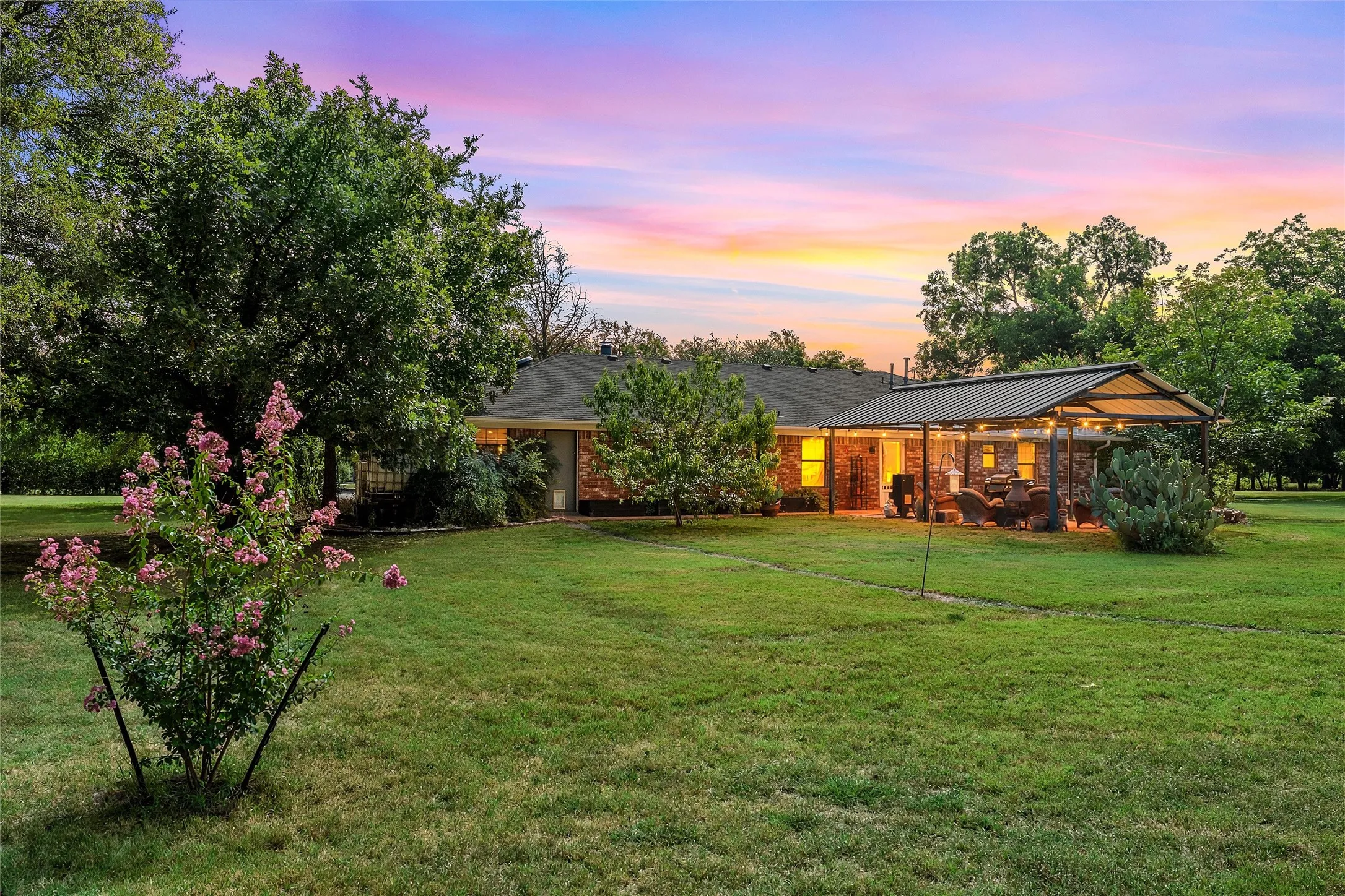 Single Family Residence For Sale in Mc Lennan County , 266 Childress Creek Drive, China Spring, Texas 76633, 3 Bedroom, 2 Bathroom, 2 Garage spaces, 1,574 Sqft, built in 1989, mls#21353243, Real Estate Agent in China Spring, Homes For Sale in Mc Lennan county, Homes For Sale in China Spring, Realtor in China Spring Texas, Real Estate Brokerage Independent Realty Texas, Luminita Cordes Realtor