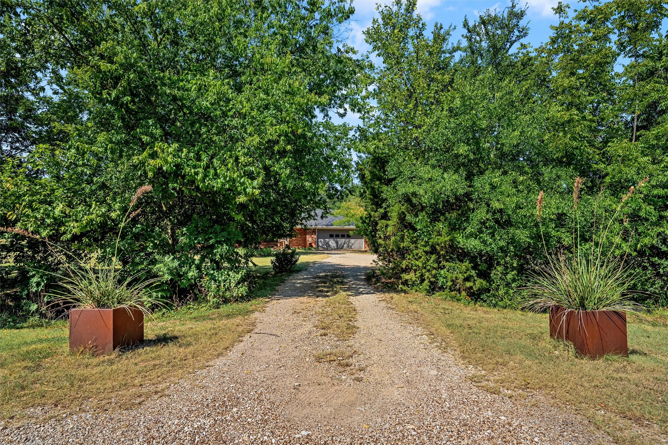 Single Family Residence For Sale in Mc Lennan County , 266 Childress Creek Drive, China Spring, Texas 76633, 3 Bedroom, 2 Bathroom, 2 Garage spaces, 1,574 Sqft, built in 1989, mls#21353243, Real Estate Agent in China Spring, Homes For Sale in Mc Lennan county, Homes For Sale in China Spring, Realtor in China Spring Texas, Real Estate Brokerage Independent Realty Texas, Luminita Cordes Realtor