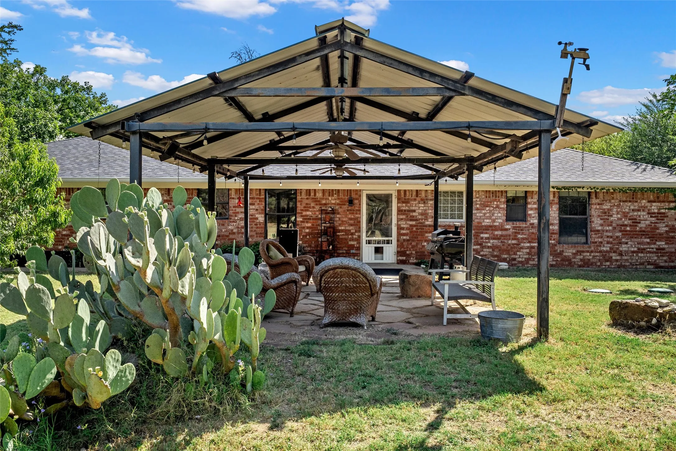 Single Family Residence For Sale in Mc Lennan County , 266 Childress Creek Drive, China Spring, Texas 76633, 3 Bedroom, 2 Bathroom, 2 Garage spaces, 1,574 Sqft, built in 1989, mls#21353243, Real Estate Agent in China Spring, Homes For Sale in Mc Lennan county, Homes For Sale in China Spring, Realtor in China Spring Texas, Real Estate Brokerage Independent Realty Texas, Luminita Cordes Realtor