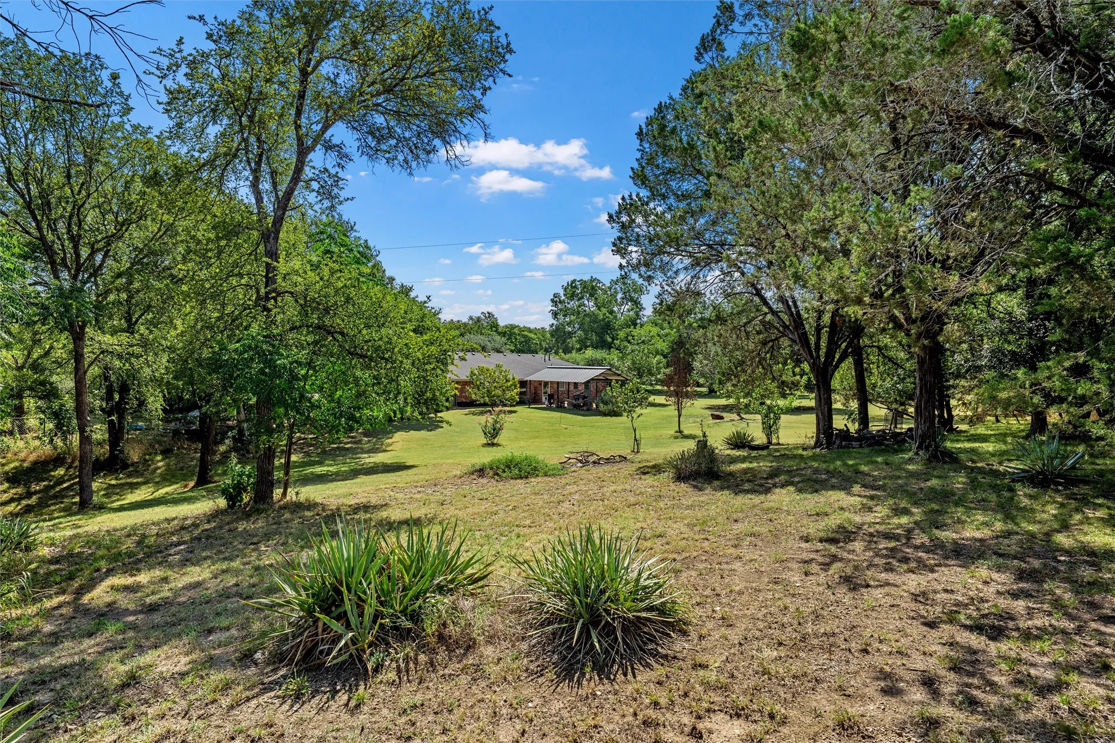 Single Family Residence For Sale in Mc Lennan County , 266 Childress Creek Drive, China Spring, Texas 76633, 3 Bedroom, 2 Bathroom, 2 Garage spaces, 1,574 Sqft, built in 1989, mls#21353243, Real Estate Agent in China Spring, Homes For Sale in Mc Lennan county, Homes For Sale in China Spring, Realtor in China Spring Texas, Real Estate Brokerage Independent Realty Texas, Luminita Cordes Realtor