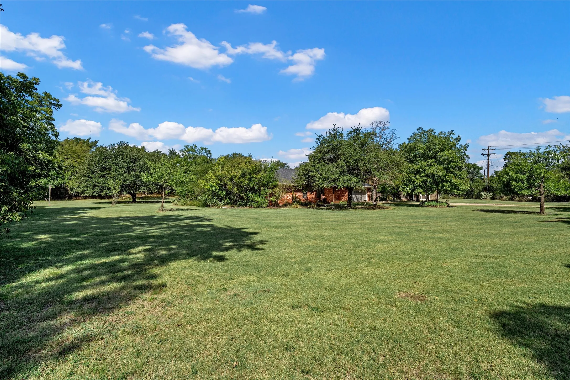 Single Family Residence For Sale in Mc Lennan County , 266 Childress Creek Drive, China Spring, Texas 76633, 3 Bedroom, 2 Bathroom, 2 Garage spaces, 1,574 Sqft, built in 1989, mls#21353243, Real Estate Agent in China Spring, Homes For Sale in Mc Lennan county, Homes For Sale in China Spring, Realtor in China Spring Texas, Real Estate Brokerage Independent Realty Texas, Luminita Cordes Realtor