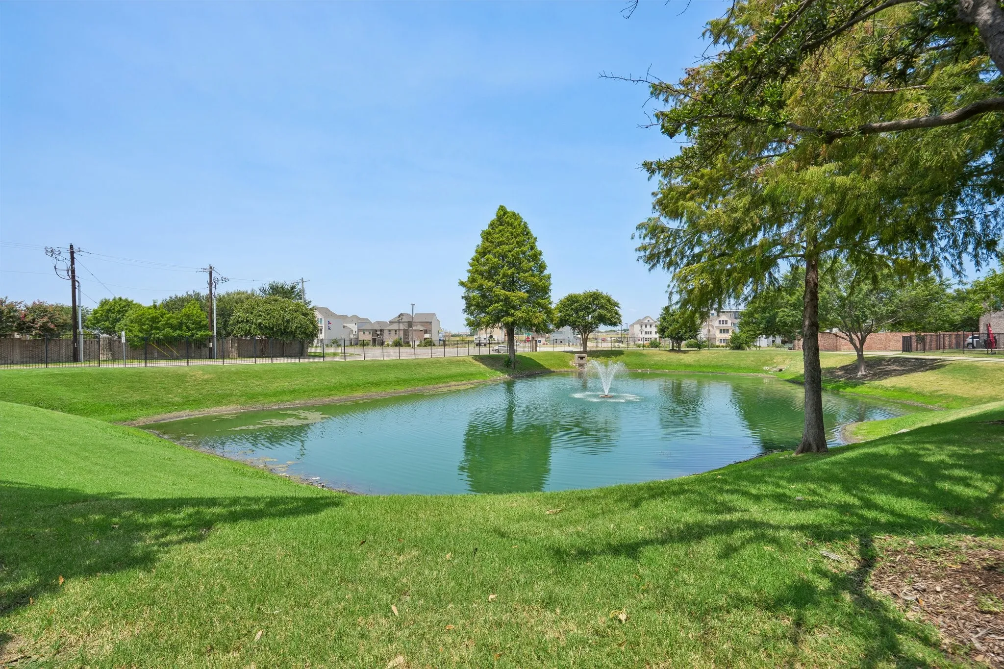 Single Family Residence For Sale in Collin County , 1809 Downing Street, Allen, Texas 75013, 3 Bedroom, 3 Bathroom, 2 Garage spaces, 2,212 Sqft, built in 2006, mls#21352062, Real Estate Agent in Allen, Homes For Sale in Collin county, Homes For Sale in Allen, Realtor in Allen Texas, Real Estate Brokerage Independent Realty Texas, Luminita Cordes Realtor