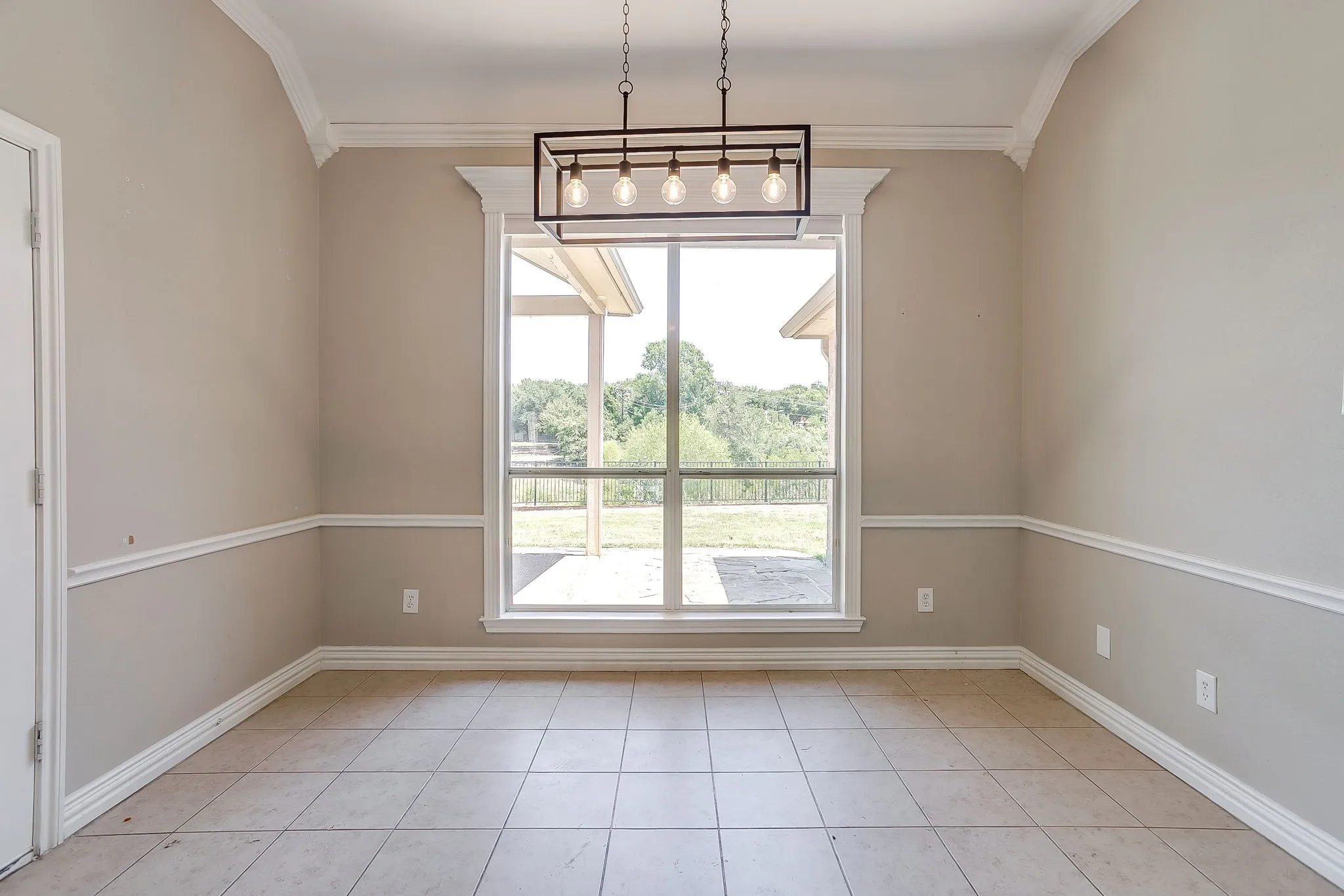 Single Family Residence For Sale in Parker County , 117 Danielle Drive, Hudson Oaks, Texas 76087, 4 Bedroom, 3 Bathroom, 3 Garage spaces, 2,650 Sqft, built in 2002, mls#21353270, Real Estate Agent in Hudson Oaks, Homes For Sale in Parker county, Homes For Sale in Hudson Oaks, Realtor in Hudson Oaks Texas, Real Estate Brokerage Independent Realty Texas, Luminita Cordes Realtor