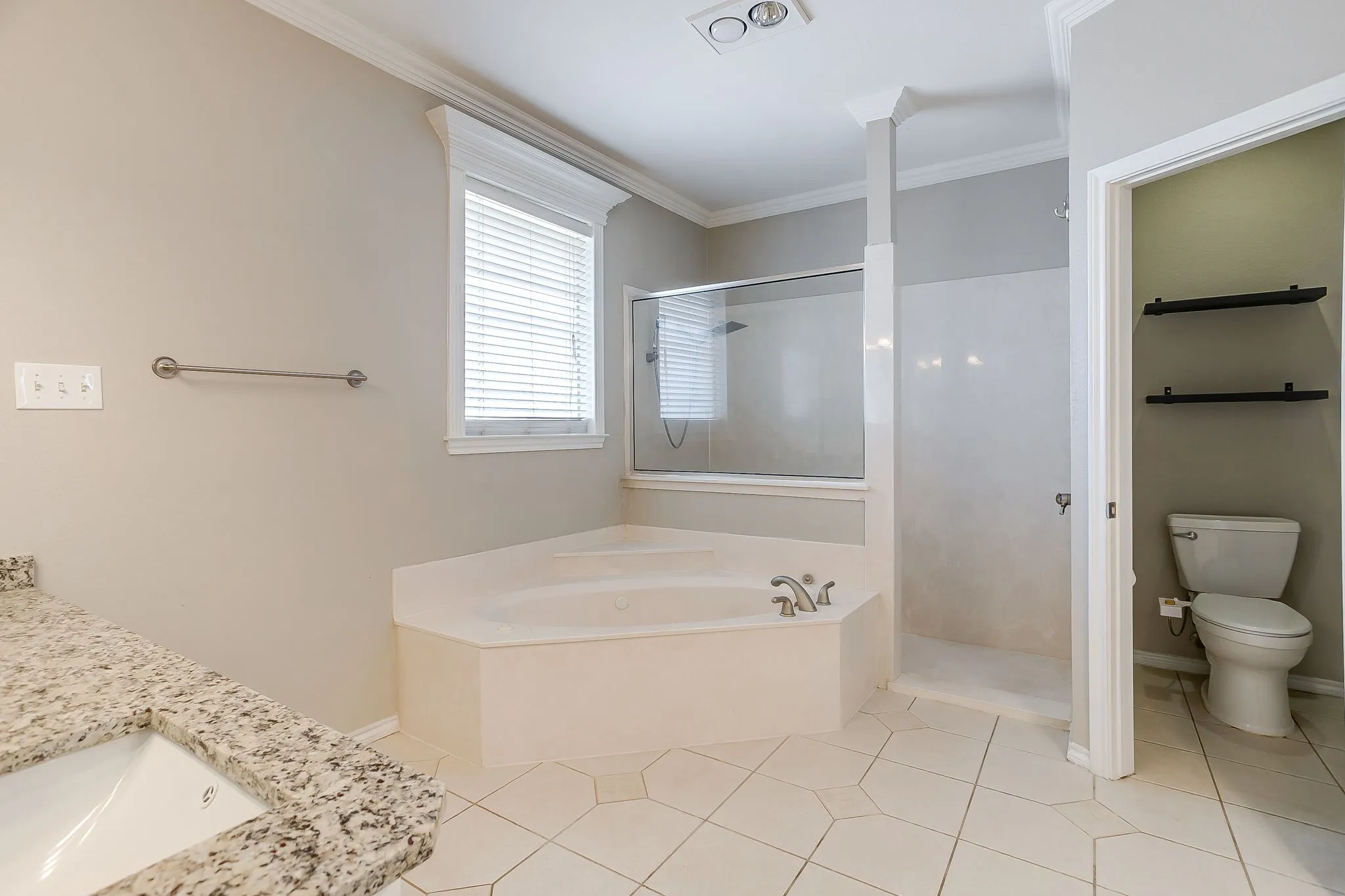 Single Family Residence For Sale in Parker County , 117 Danielle Drive, Hudson Oaks, Texas 76087, 4 Bedroom, 3 Bathroom, 3 Garage spaces, 2,650 Sqft, built in 2002, mls#21353270, Real Estate Agent in Hudson Oaks, Homes For Sale in Parker county, Homes For Sale in Hudson Oaks, Realtor in Hudson Oaks Texas, Real Estate Brokerage Independent Realty Texas, Luminita Cordes Realtor
