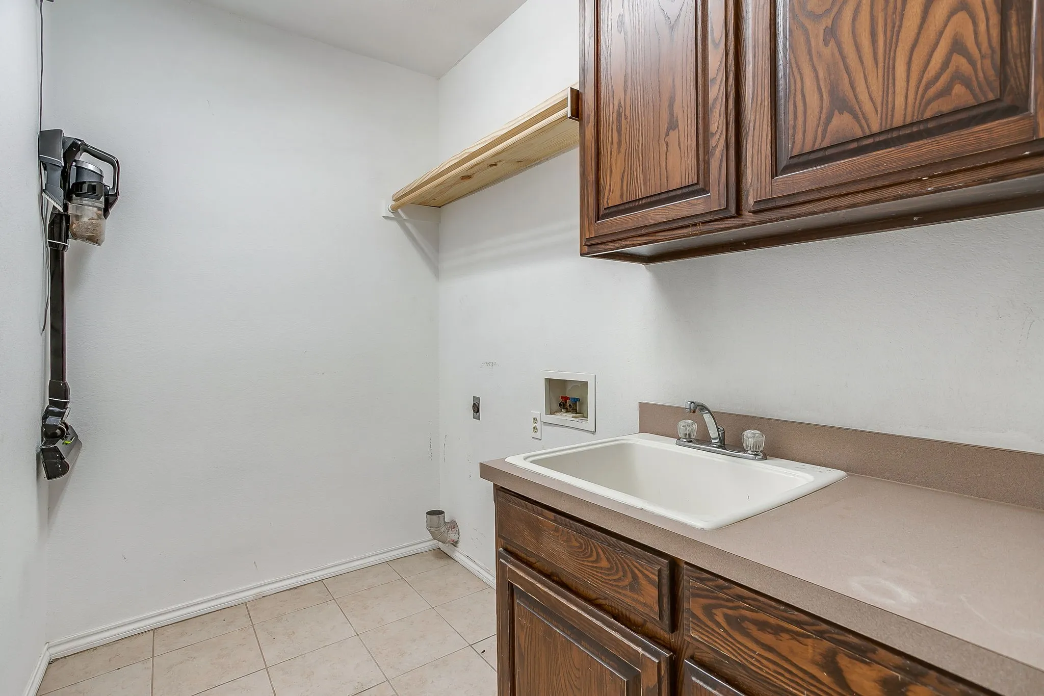 Single Family Residence For Sale in Parker County , 117 Danielle Drive, Hudson Oaks, Texas 76087, 4 Bedroom, 3 Bathroom, 3 Garage spaces, 2,650 Sqft, built in 2002, mls#21353270, Real Estate Agent in Hudson Oaks, Homes For Sale in Parker county, Homes For Sale in Hudson Oaks, Realtor in Hudson Oaks Texas, Real Estate Brokerage Independent Realty Texas, Luminita Cordes Realtor
