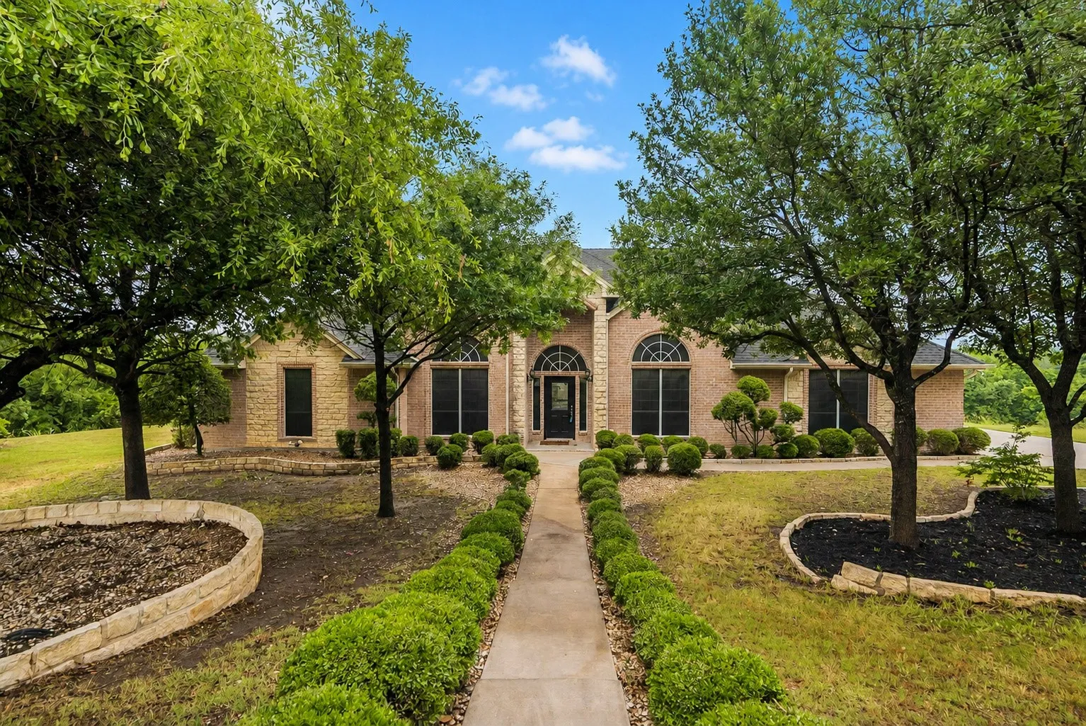 Single Family Residence For Sale in Parker County , 117 Danielle Drive, Hudson Oaks, Texas 76087, 4 Bedroom, 3 Bathroom, 3 Garage spaces, 2,650 Sqft, built in 2002, mls#21353270, Real Estate Agent in Hudson Oaks, Homes For Sale in Parker county, Homes For Sale in Hudson Oaks, Realtor in Hudson Oaks Texas, Real Estate Brokerage Independent Realty Texas, Luminita Cordes Realtor