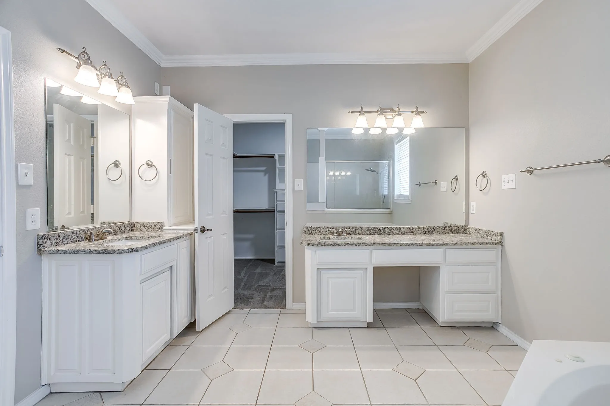 Single Family Residence For Sale in Parker County , 117 Danielle Drive, Hudson Oaks, Texas 76087, 4 Bedroom, 3 Bathroom, 3 Garage spaces, 2,650 Sqft, built in 2002, mls#21353270, Real Estate Agent in Hudson Oaks, Homes For Sale in Parker county, Homes For Sale in Hudson Oaks, Realtor in Hudson Oaks Texas, Real Estate Brokerage Independent Realty Texas, Luminita Cordes Realtor