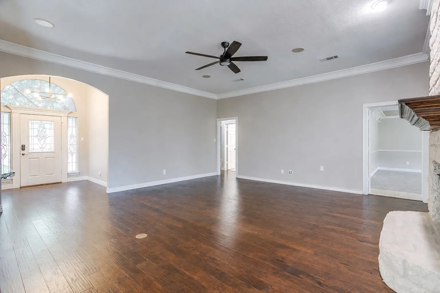 Single Family Residence For Sale in Parker County , 117 Danielle Drive, Hudson Oaks, Texas 76087, 4 Bedroom, 3 Bathroom, 3 Garage spaces, 2,650 Sqft, built in 2002, mls#21353270, Real Estate Agent in Hudson Oaks, Homes For Sale in Parker county, Homes For Sale in Hudson Oaks, Realtor in Hudson Oaks Texas, Real Estate Brokerage Independent Realty Texas, Luminita Cordes Realtor