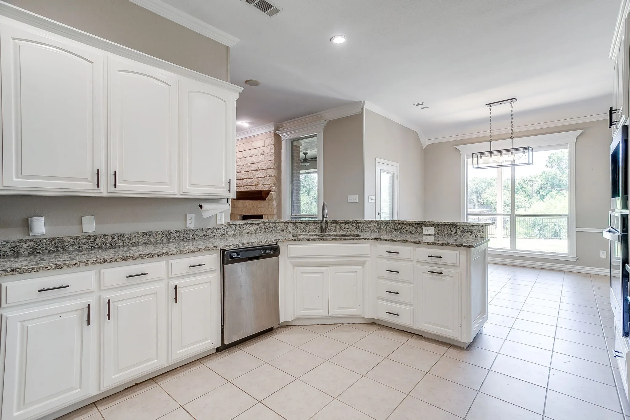Single Family Residence For Sale in Parker County , 117 Danielle Drive, Hudson Oaks, Texas 76087, 4 Bedroom, 3 Bathroom, 3 Garage spaces, 2,650 Sqft, built in 2002, mls#21353270, Real Estate Agent in Hudson Oaks, Homes For Sale in Parker county, Homes For Sale in Hudson Oaks, Realtor in Hudson Oaks Texas, Real Estate Brokerage Independent Realty Texas, Luminita Cordes Realtor
