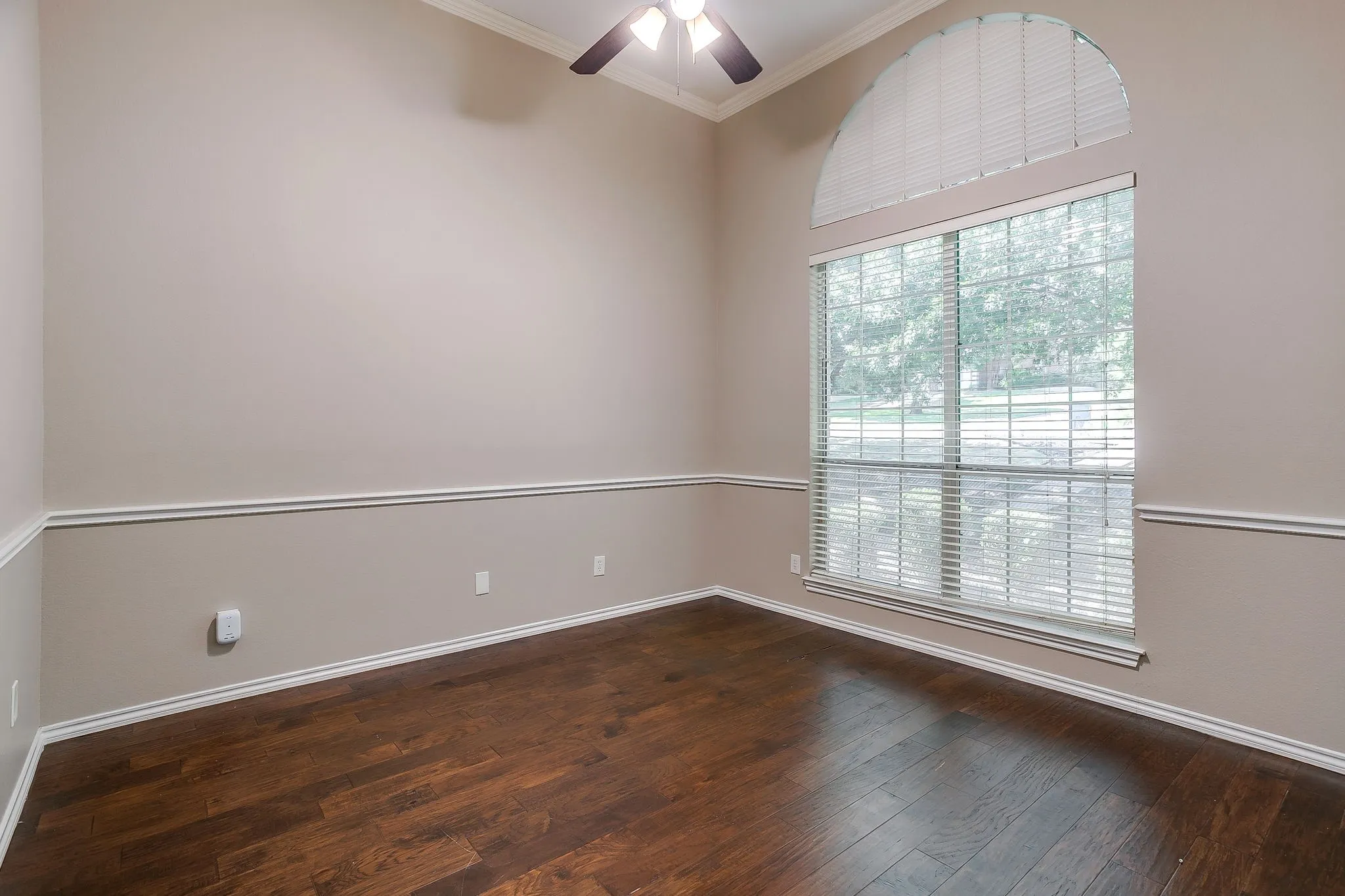Single Family Residence For Sale in Parker County , 117 Danielle Drive, Hudson Oaks, Texas 76087, 4 Bedroom, 3 Bathroom, 3 Garage spaces, 2,650 Sqft, built in 2002, mls#21353270, Real Estate Agent in Hudson Oaks, Homes For Sale in Parker county, Homes For Sale in Hudson Oaks, Realtor in Hudson Oaks Texas, Real Estate Brokerage Independent Realty Texas, Luminita Cordes Realtor