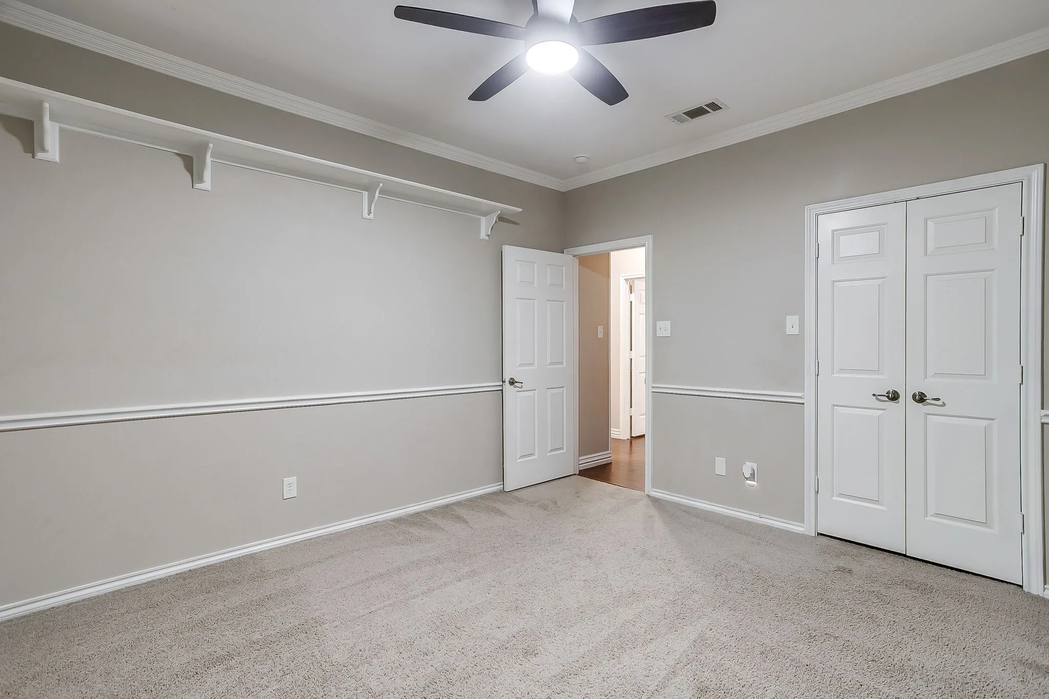Single Family Residence For Sale in Parker County , 117 Danielle Drive, Hudson Oaks, Texas 76087, 4 Bedroom, 3 Bathroom, 3 Garage spaces, 2,650 Sqft, built in 2002, mls#21353270, Real Estate Agent in Hudson Oaks, Homes For Sale in Parker county, Homes For Sale in Hudson Oaks, Realtor in Hudson Oaks Texas, Real Estate Brokerage Independent Realty Texas, Luminita Cordes Realtor