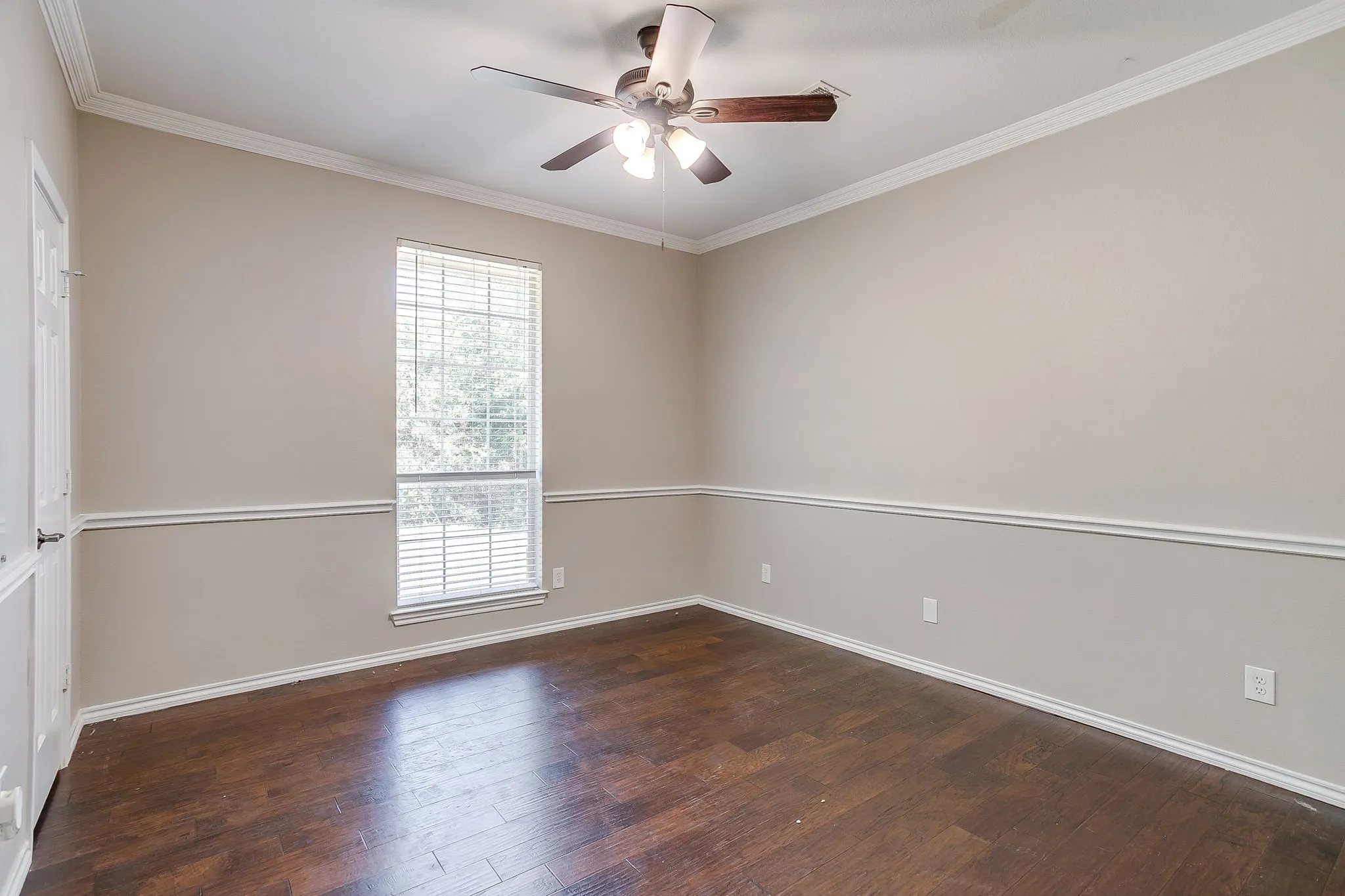 Single Family Residence For Sale in Parker County , 117 Danielle Drive, Hudson Oaks, Texas 76087, 4 Bedroom, 3 Bathroom, 3 Garage spaces, 2,650 Sqft, built in 2002, mls#21353270, Real Estate Agent in Hudson Oaks, Homes For Sale in Parker county, Homes For Sale in Hudson Oaks, Realtor in Hudson Oaks Texas, Real Estate Brokerage Independent Realty Texas, Luminita Cordes Realtor