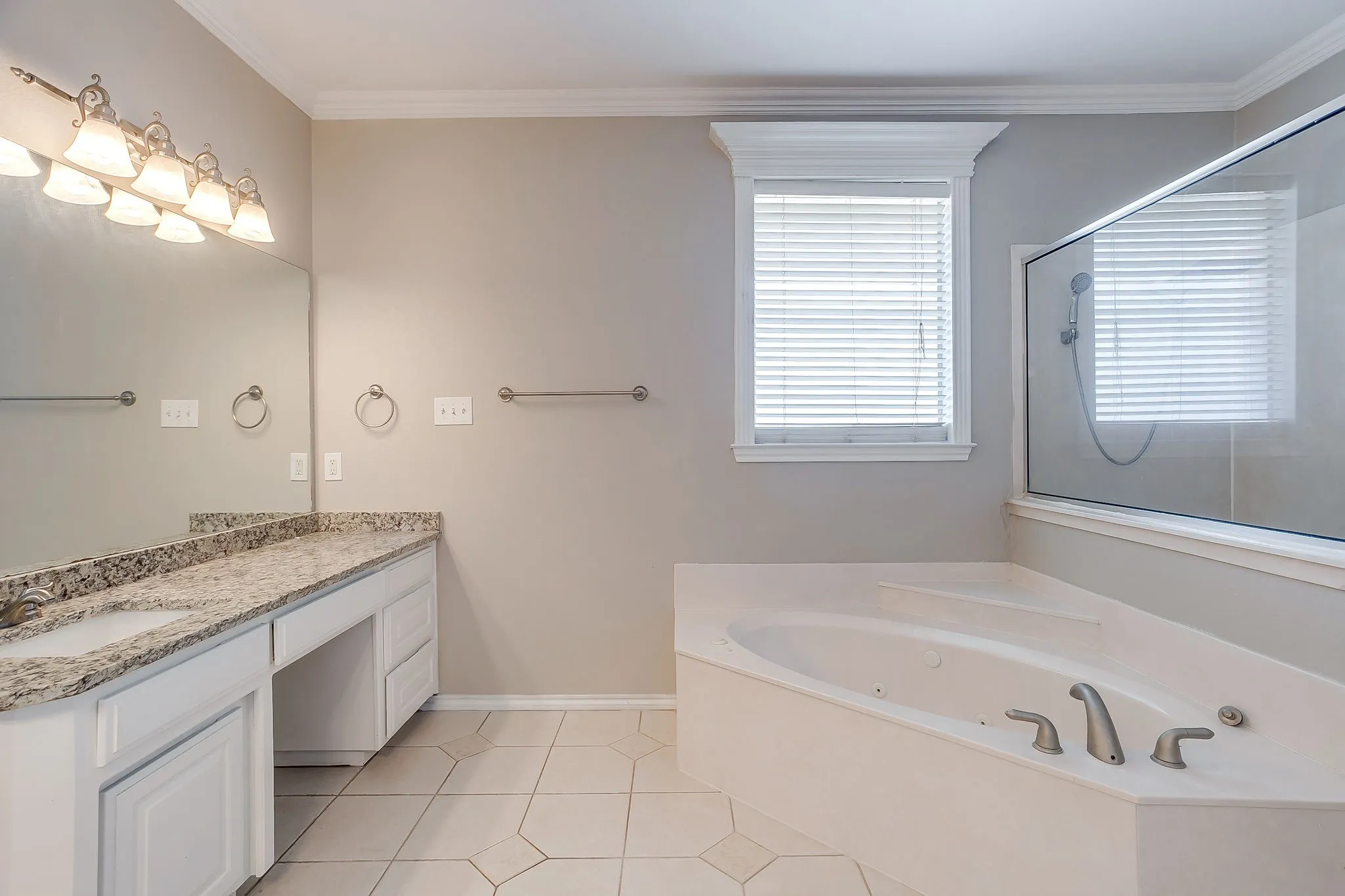 Single Family Residence For Sale in Parker County , 117 Danielle Drive, Hudson Oaks, Texas 76087, 4 Bedroom, 3 Bathroom, 3 Garage spaces, 2,650 Sqft, built in 2002, mls#21353270, Real Estate Agent in Hudson Oaks, Homes For Sale in Parker county, Homes For Sale in Hudson Oaks, Realtor in Hudson Oaks Texas, Real Estate Brokerage Independent Realty Texas, Luminita Cordes Realtor