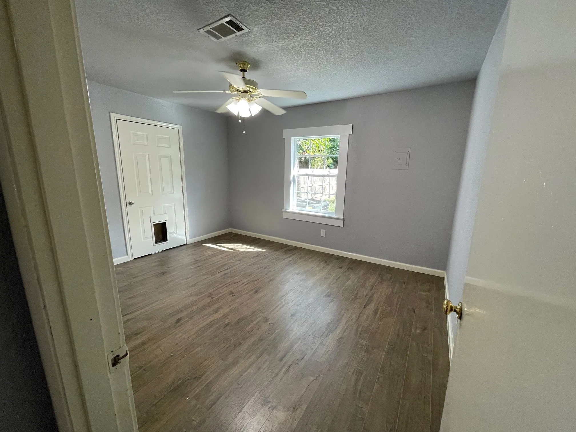Single Family Residence For Rent in Tarrant County , 5513 Santa Barbara Avenue, Fort Worth, Texas 76114, 3 Bedroom, 2 Bathroom, 1 Garage spaces, 1,616 Sqft, built in 1956, mls#21353288, Real Estate Agent in Fort Worth, Homes For Rent in Tarrant county, Homes For Rent in Fort Worth, Realtor in Fort Worth Texas, Real Estate Brokerage Independent Realty Texas, Luminita Cordes Realtor