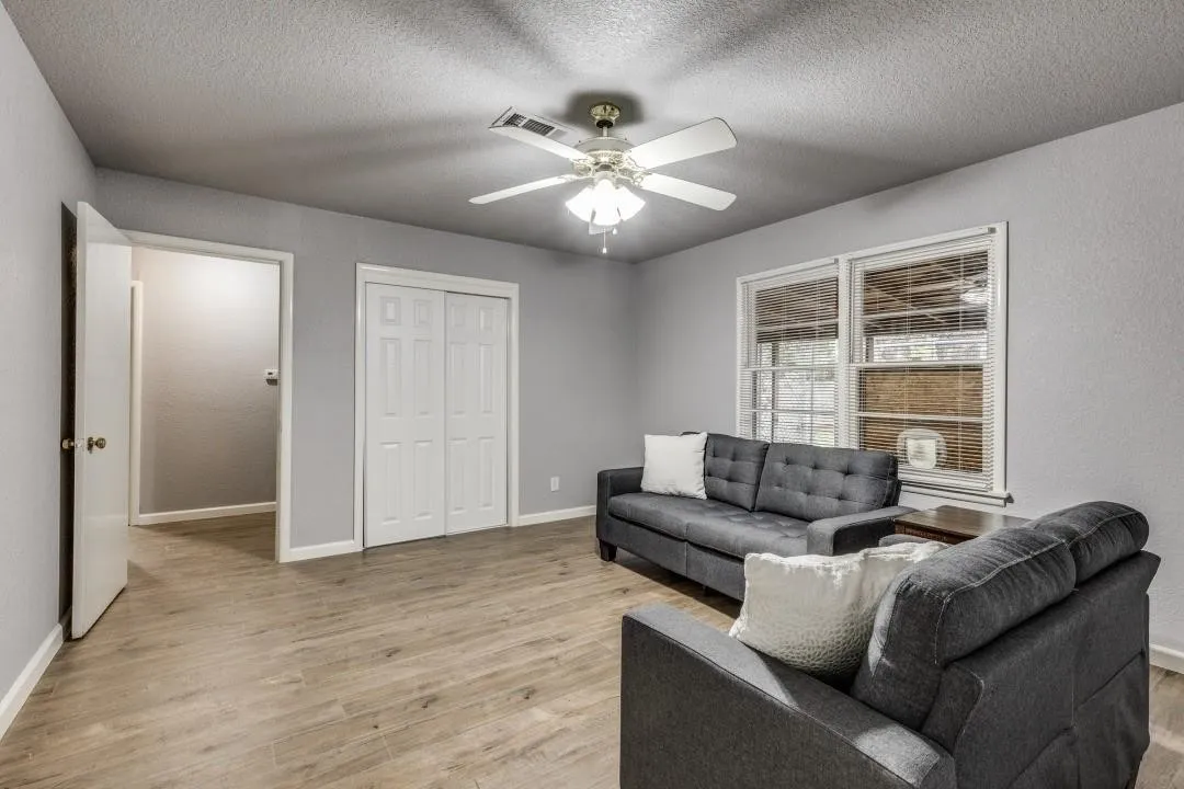 Single Family Residence For Rent in Tarrant County , 5513 Santa Barbara Avenue, Fort Worth, Texas 76114, 3 Bedroom, 2 Bathroom, 1 Garage spaces, 1,616 Sqft, built in 1956, mls#21353288, Real Estate Agent in Fort Worth, Homes For Rent in Tarrant county, Homes For Rent in Fort Worth, Realtor in Fort Worth Texas, Real Estate Brokerage Independent Realty Texas, Luminita Cordes Realtor