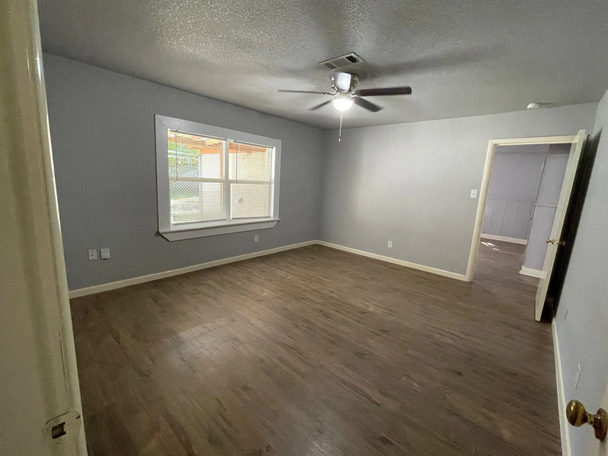 Single Family Residence For Rent in Tarrant County , 5513 Santa Barbara Avenue, Fort Worth, Texas 76114, 3 Bedroom, 2 Bathroom, 1 Garage spaces, 1,616 Sqft, built in 1956, mls#21353288, Real Estate Agent in Fort Worth, Homes For Rent in Tarrant county, Homes For Rent in Fort Worth, Realtor in Fort Worth Texas, Real Estate Brokerage Independent Realty Texas, Luminita Cordes Realtor