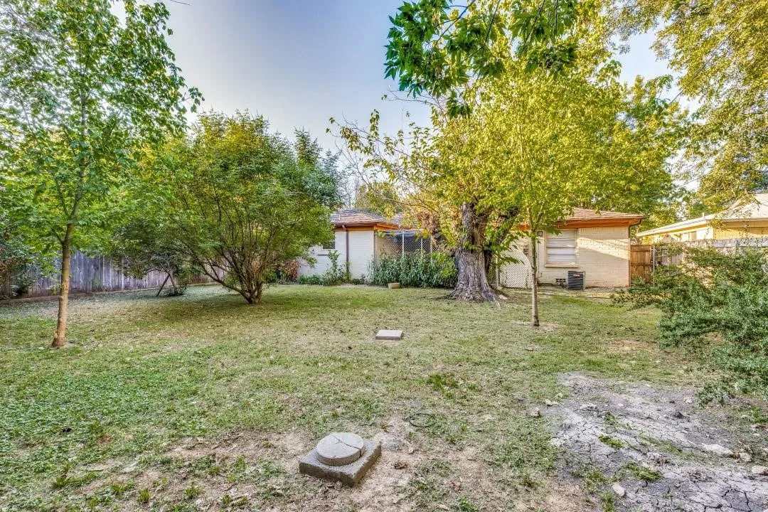 Single Family Residence For Rent in Tarrant County , 5513 Santa Barbara Avenue, Fort Worth, Texas 76114, 3 Bedroom, 2 Bathroom, 1 Garage spaces, 1,616 Sqft, built in 1956, mls#21353288, Real Estate Agent in Fort Worth, Homes For Rent in Tarrant county, Homes For Rent in Fort Worth, Realtor in Fort Worth Texas, Real Estate Brokerage Independent Realty Texas, Luminita Cordes Realtor