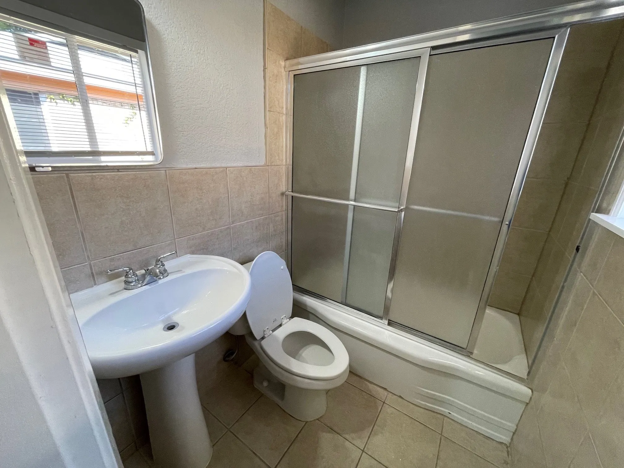 Single Family Residence For Rent in Tarrant County , 5513 Santa Barbara Avenue, Fort Worth, Texas 76114, 3 Bedroom, 2 Bathroom, 1 Garage spaces, 1,616 Sqft, built in 1956, mls#21353288, Real Estate Agent in Fort Worth, Homes For Rent in Tarrant county, Homes For Rent in Fort Worth, Realtor in Fort Worth Texas, Real Estate Brokerage Independent Realty Texas, Luminita Cordes Realtor