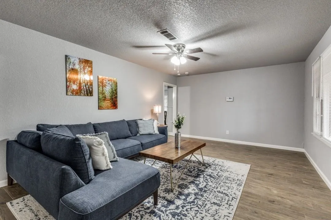 Single Family Residence For Rent in Tarrant County , 5513 Santa Barbara Avenue, Fort Worth, Texas 76114, 3 Bedroom, 2 Bathroom, 1 Garage spaces, 1,616 Sqft, built in 1956, mls#21353288, Real Estate Agent in Fort Worth, Homes For Rent in Tarrant county, Homes For Rent in Fort Worth, Realtor in Fort Worth Texas, Real Estate Brokerage Independent Realty Texas, Luminita Cordes Realtor