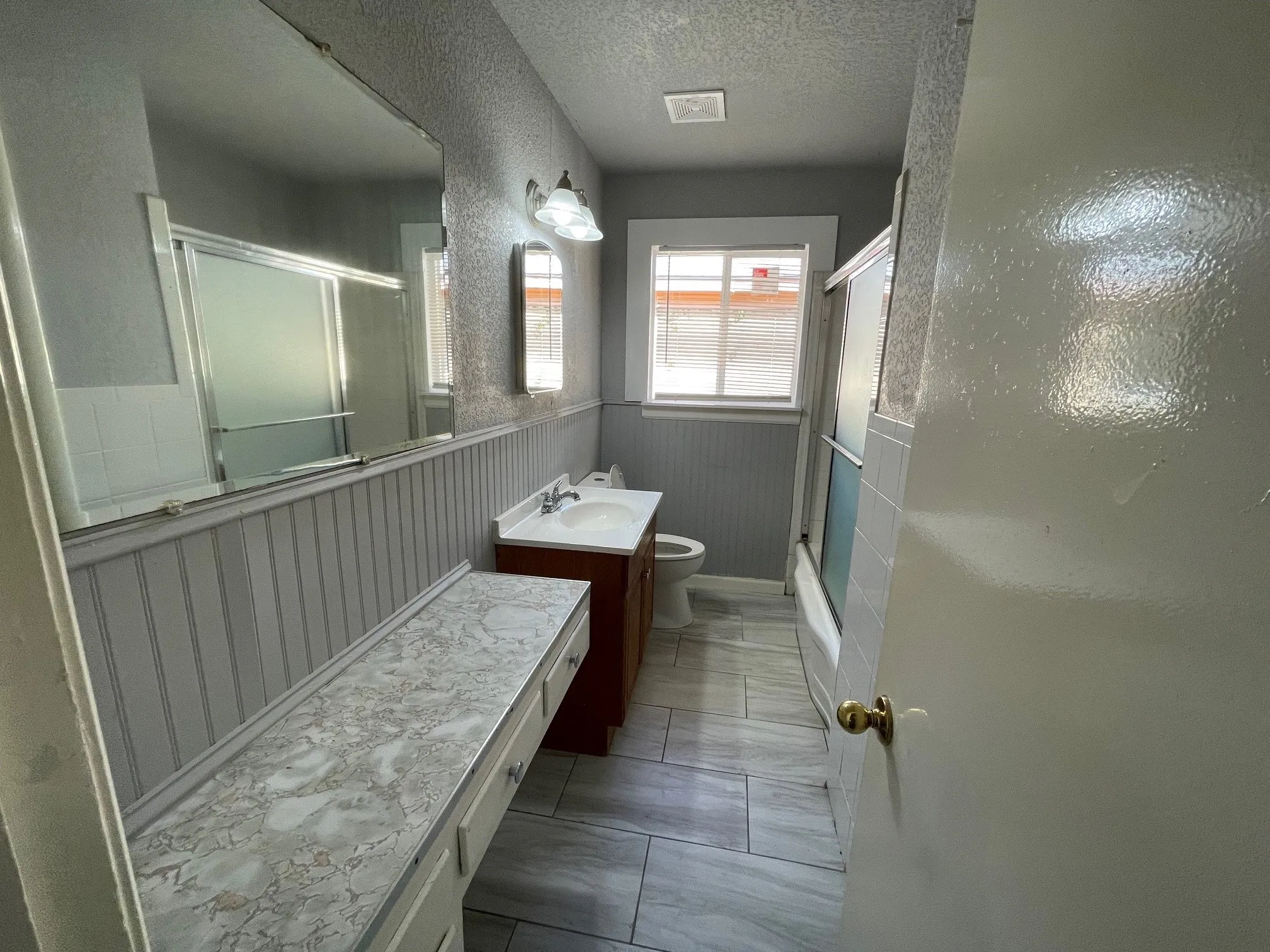 Single Family Residence For Rent in Tarrant County , 5513 Santa Barbara Avenue, Fort Worth, Texas 76114, 3 Bedroom, 2 Bathroom, 1 Garage spaces, 1,616 Sqft, built in 1956, mls#21353288, Real Estate Agent in Fort Worth, Homes For Rent in Tarrant county, Homes For Rent in Fort Worth, Realtor in Fort Worth Texas, Real Estate Brokerage Independent Realty Texas, Luminita Cordes Realtor