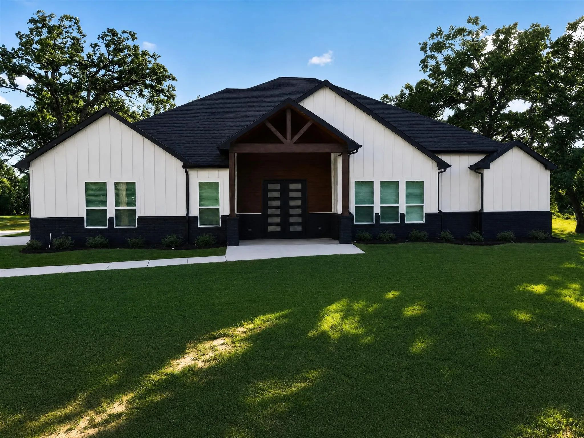 Single Family Residence For Sale in Navarro County , 153 Crestview Drive, Corsicana, Texas 75109, 4 Bedrooms, 5 Bathrooms, 2 Garage spaces, 3,359 Sqft, built in 2026, Price $795,000, mls#21353290, Real Estate Agent in Corsicana, Homes For Sale in Navarro county, Homes For Sale in Corsicana, Realtor in Corsicana Texas, Real Estate Brokerage Independent Realty Texas, Luminita Cordes Realtor