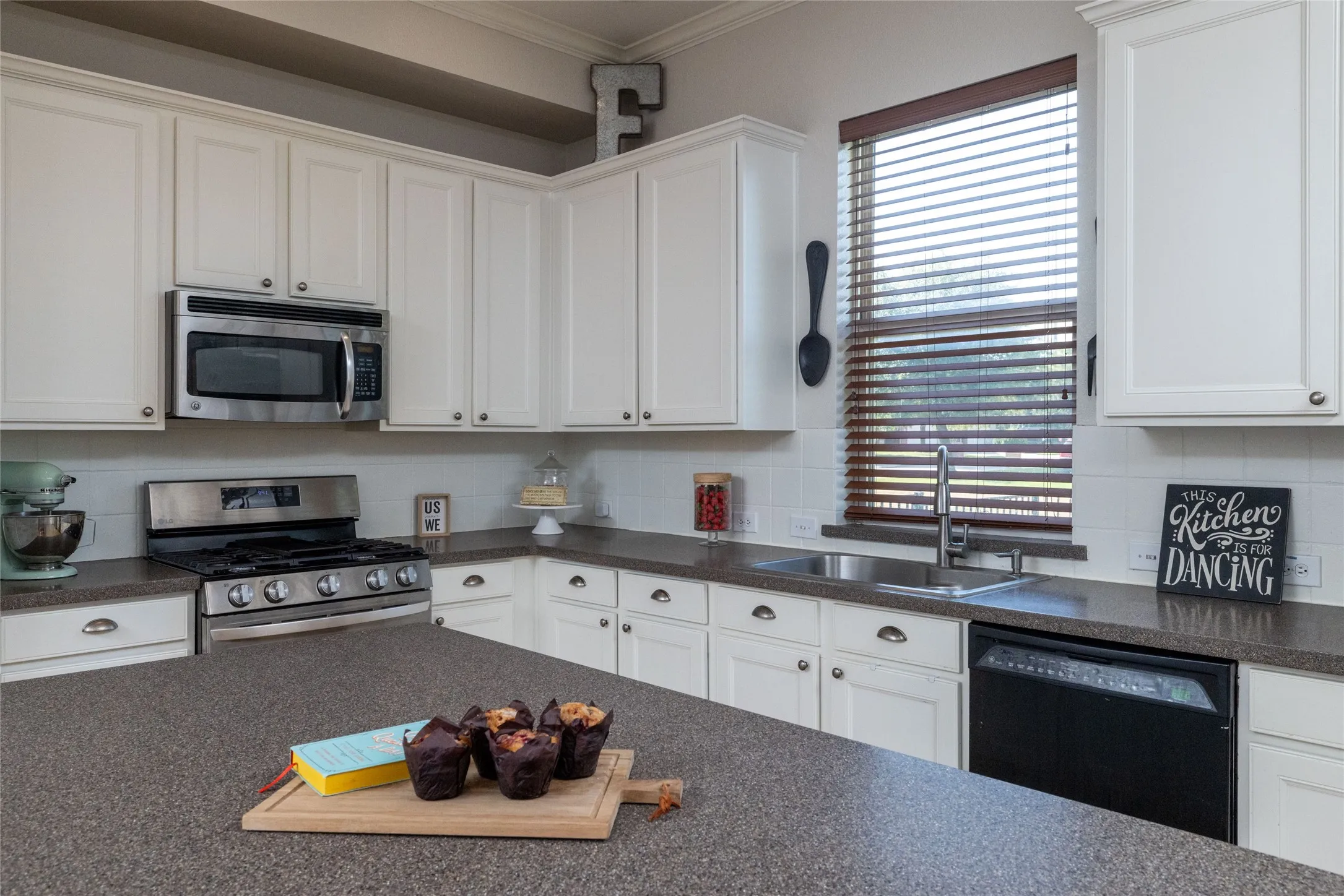 Single Family Residence For Sale in Denton County , 15647 Gatehouse Drive, Fort Worth, Texas 76262, 4 Bedroom, 4 Bathroom, 3 Garage spaces, 3,278 Sqft, built in 2008, mls#21351528, Real Estate Agent in Fort Worth, Homes For Sale in Denton county, Homes For Sale in Fort Worth, Realtor in Fort Worth Texas, Real Estate Brokerage Independent Realty Texas, Luminita Cordes Realtor