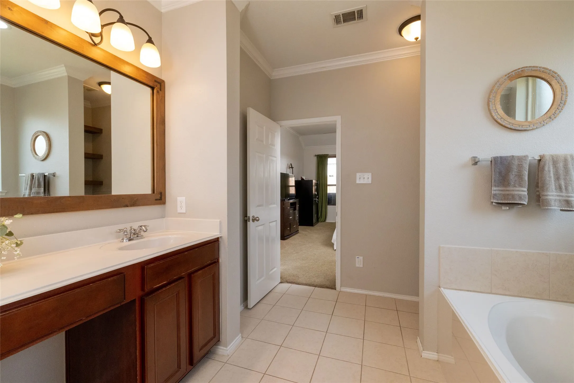 Single Family Residence For Sale in Denton County , 15647 Gatehouse Drive, Fort Worth, Texas 76262, 4 Bedroom, 4 Bathroom, 3 Garage spaces, 3,278 Sqft, built in 2008, mls#21351528, Real Estate Agent in Fort Worth, Homes For Sale in Denton county, Homes For Sale in Fort Worth, Realtor in Fort Worth Texas, Real Estate Brokerage Independent Realty Texas, Luminita Cordes Realtor