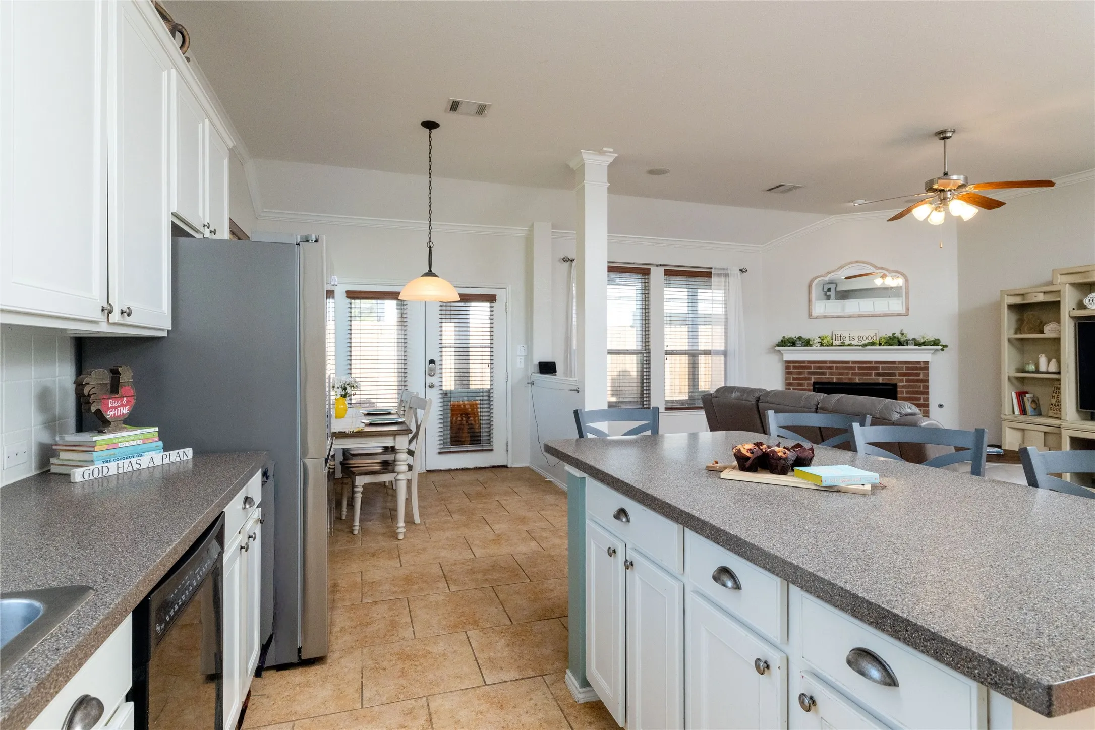 Single Family Residence For Sale in Denton County , 15647 Gatehouse Drive, Fort Worth, Texas 76262, 4 Bedroom, 4 Bathroom, 3 Garage spaces, 3,278 Sqft, built in 2008, mls#21351528, Real Estate Agent in Fort Worth, Homes For Sale in Denton county, Homes For Sale in Fort Worth, Realtor in Fort Worth Texas, Real Estate Brokerage Independent Realty Texas, Luminita Cordes Realtor