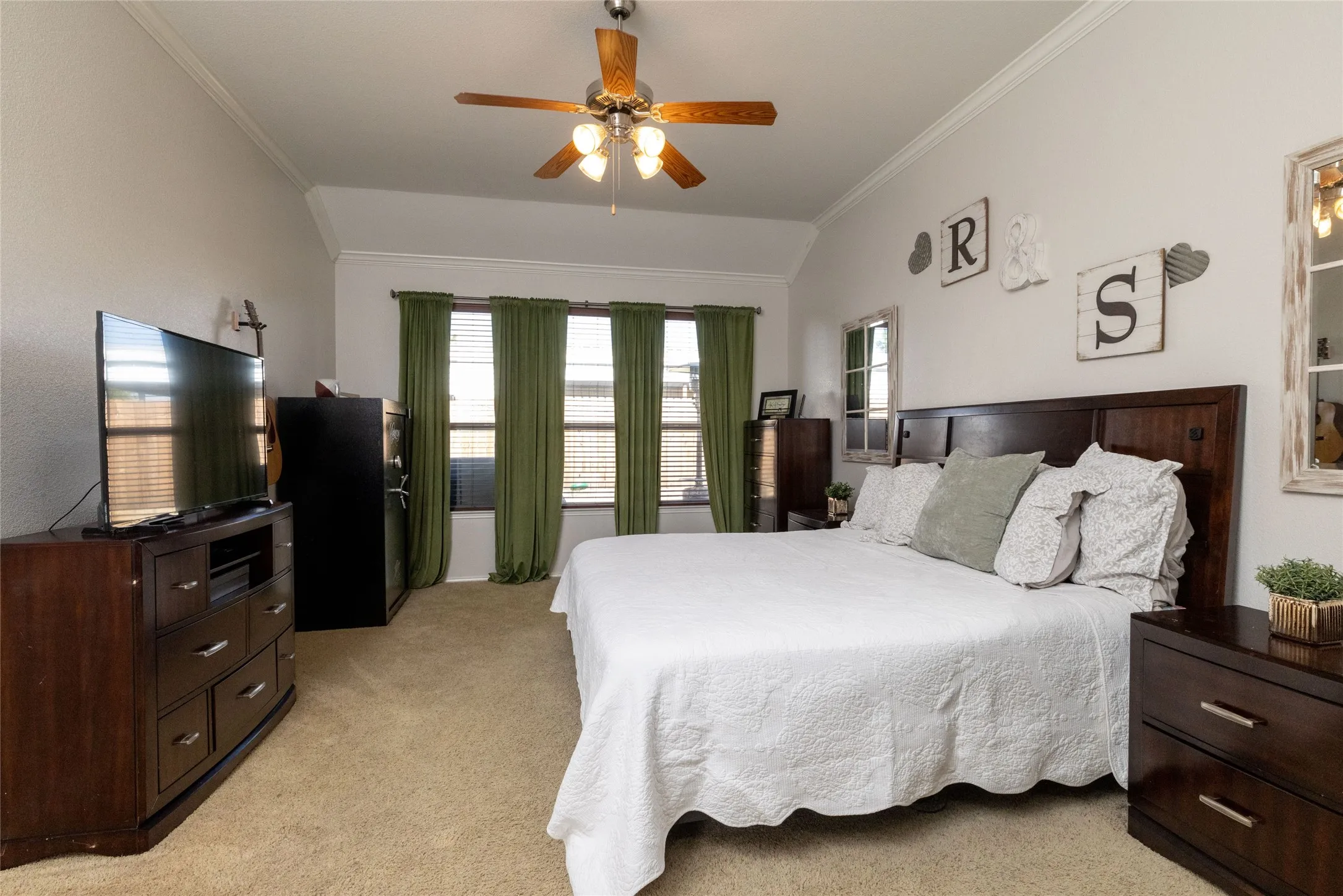 Single Family Residence For Sale in Denton County , 15647 Gatehouse Drive, Fort Worth, Texas 76262, 4 Bedroom, 4 Bathroom, 3 Garage spaces, 3,278 Sqft, built in 2008, mls#21351528, Real Estate Agent in Fort Worth, Homes For Sale in Denton county, Homes For Sale in Fort Worth, Realtor in Fort Worth Texas, Real Estate Brokerage Independent Realty Texas, Luminita Cordes Realtor