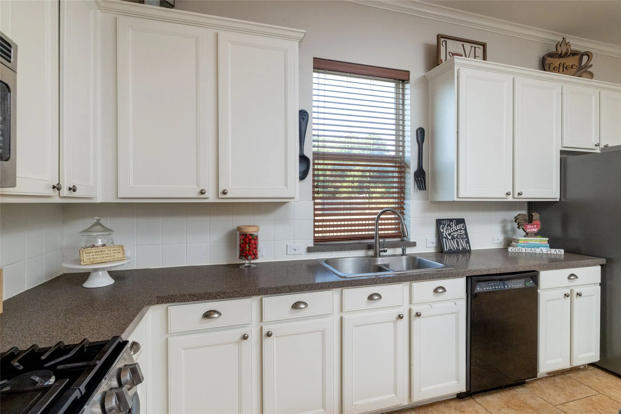 Single Family Residence For Sale in Denton County , 15647 Gatehouse Drive, Fort Worth, Texas 76262, 4 Bedroom, 4 Bathroom, 3 Garage spaces, 3,278 Sqft, built in 2008, mls#21351528, Real Estate Agent in Fort Worth, Homes For Sale in Denton county, Homes For Sale in Fort Worth, Realtor in Fort Worth Texas, Real Estate Brokerage Independent Realty Texas, Luminita Cordes Realtor