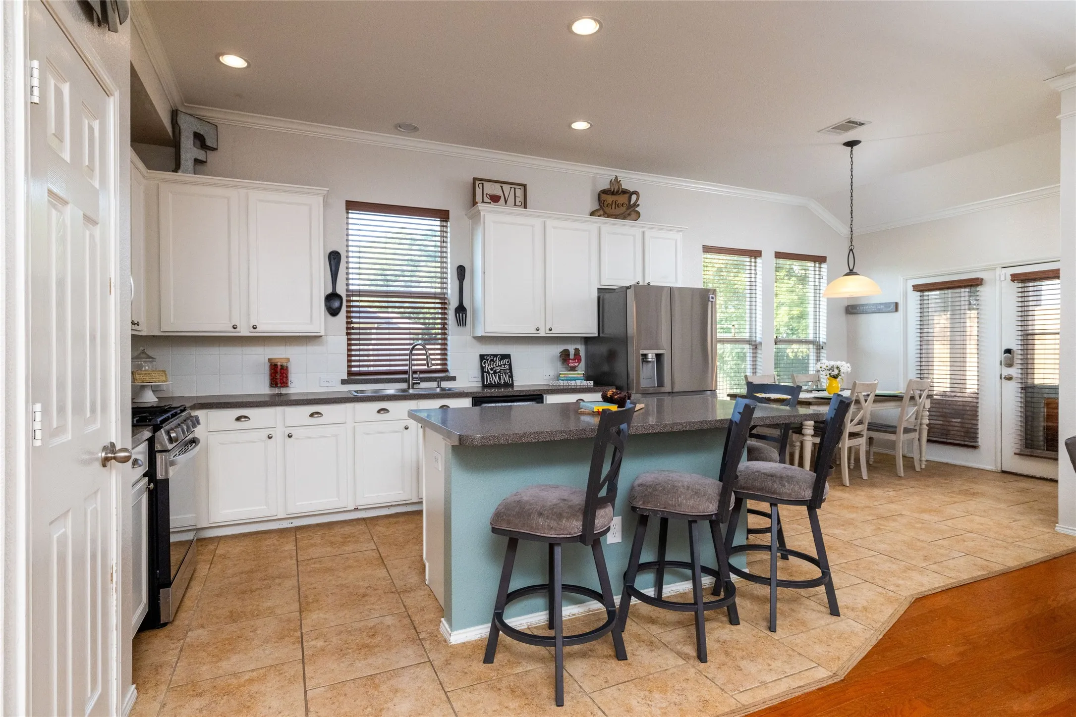 Single Family Residence For Sale in Denton County , 15647 Gatehouse Drive, Fort Worth, Texas 76262, 4 Bedroom, 4 Bathroom, 3 Garage spaces, 3,278 Sqft, built in 2008, mls#21351528, Real Estate Agent in Fort Worth, Homes For Sale in Denton county, Homes For Sale in Fort Worth, Realtor in Fort Worth Texas, Real Estate Brokerage Independent Realty Texas, Luminita Cordes Realtor