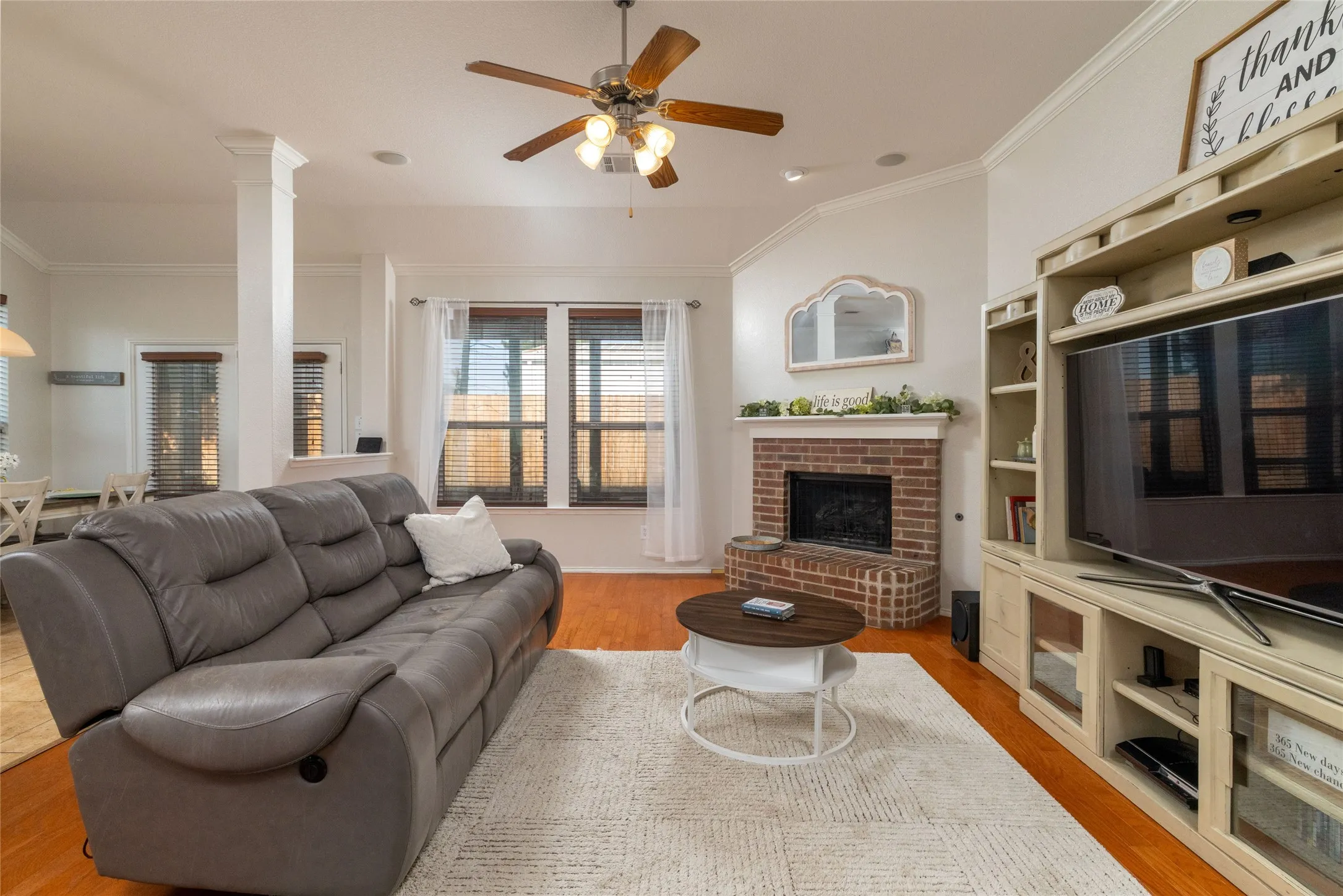 Single Family Residence For Sale in Denton County , 15647 Gatehouse Drive, Fort Worth, Texas 76262, 4 Bedroom, 4 Bathroom, 3 Garage spaces, 3,278 Sqft, built in 2008, mls#21351528, Real Estate Agent in Fort Worth, Homes For Sale in Denton county, Homes For Sale in Fort Worth, Realtor in Fort Worth Texas, Real Estate Brokerage Independent Realty Texas, Luminita Cordes Realtor
