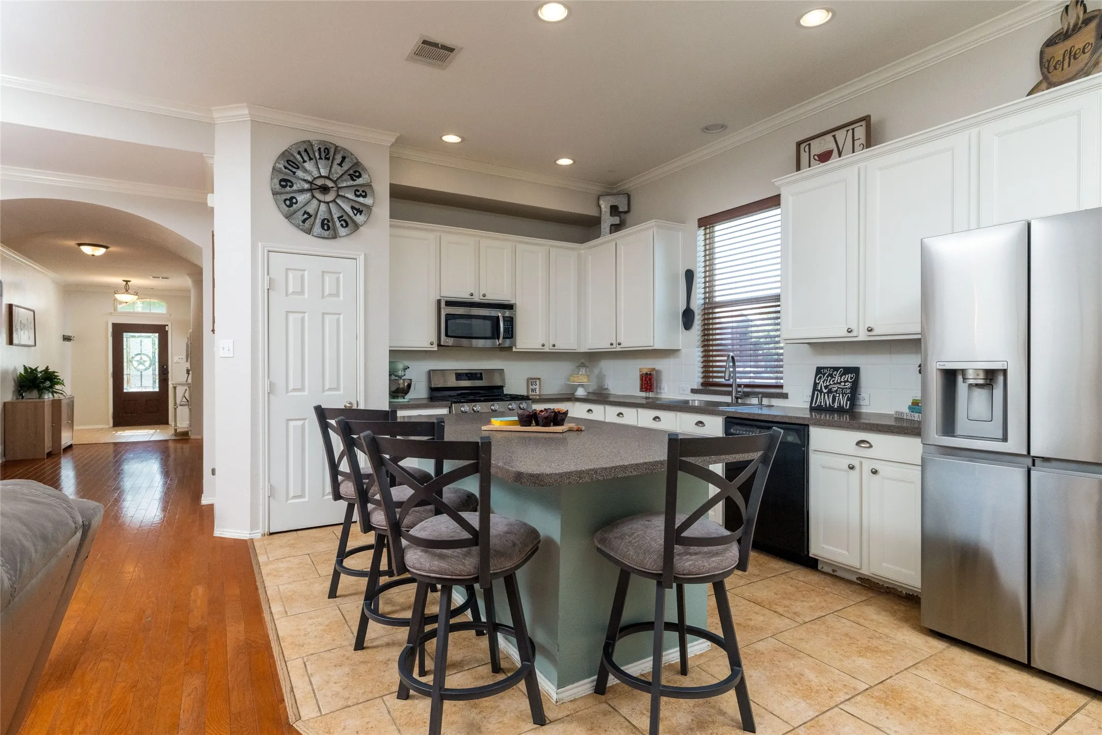 Single Family Residence For Sale in Denton County , 15647 Gatehouse Drive, Fort Worth, Texas 76262, 4 Bedroom, 4 Bathroom, 3 Garage spaces, 3,278 Sqft, built in 2008, mls#21351528, Real Estate Agent in Fort Worth, Homes For Sale in Denton county, Homes For Sale in Fort Worth, Realtor in Fort Worth Texas, Real Estate Brokerage Independent Realty Texas, Luminita Cordes Realtor