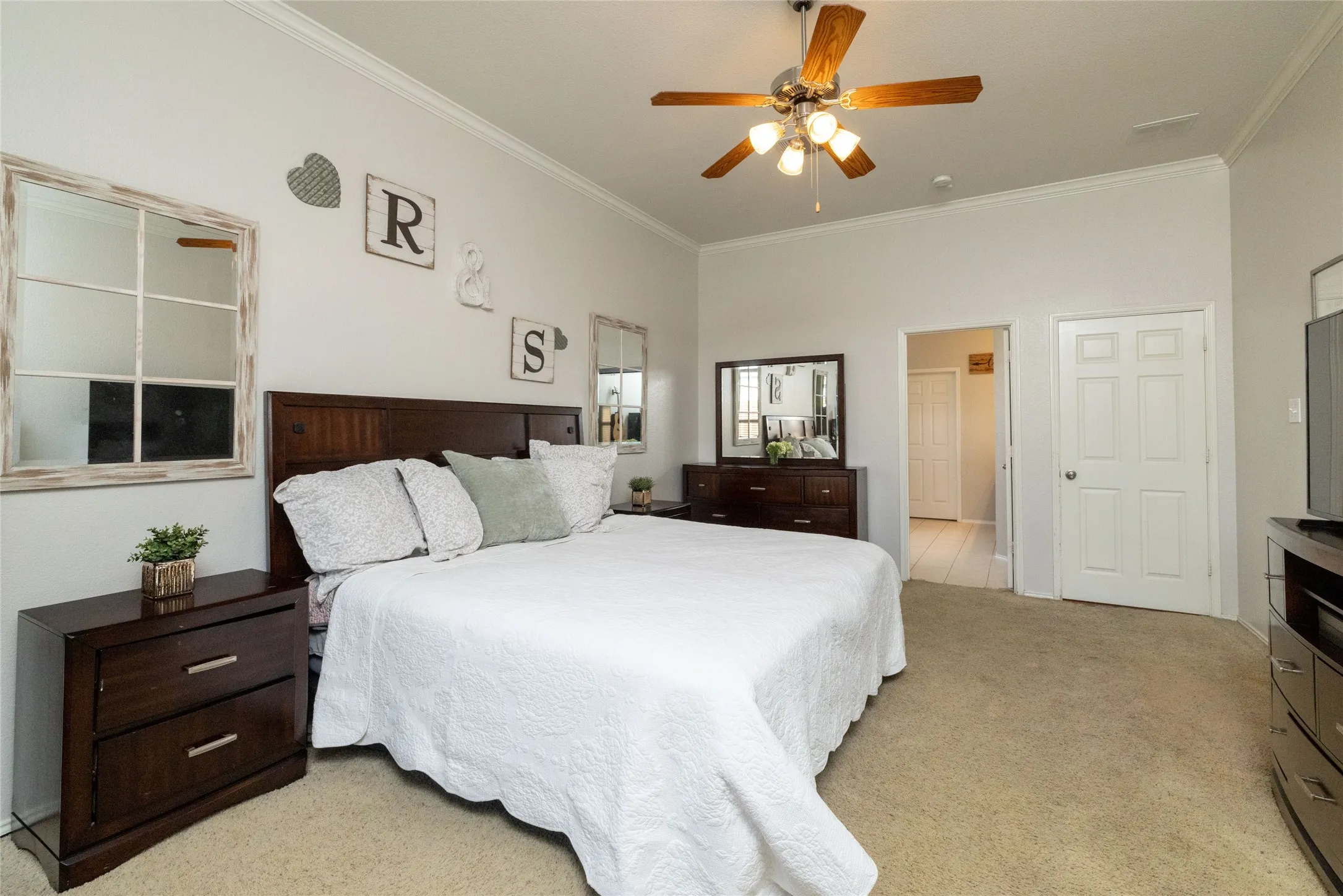 Single Family Residence For Sale in Denton County , 15647 Gatehouse Drive, Fort Worth, Texas 76262, 4 Bedroom, 4 Bathroom, 3 Garage spaces, 3,278 Sqft, built in 2008, mls#21351528, Real Estate Agent in Fort Worth, Homes For Sale in Denton county, Homes For Sale in Fort Worth, Realtor in Fort Worth Texas, Real Estate Brokerage Independent Realty Texas, Luminita Cordes Realtor