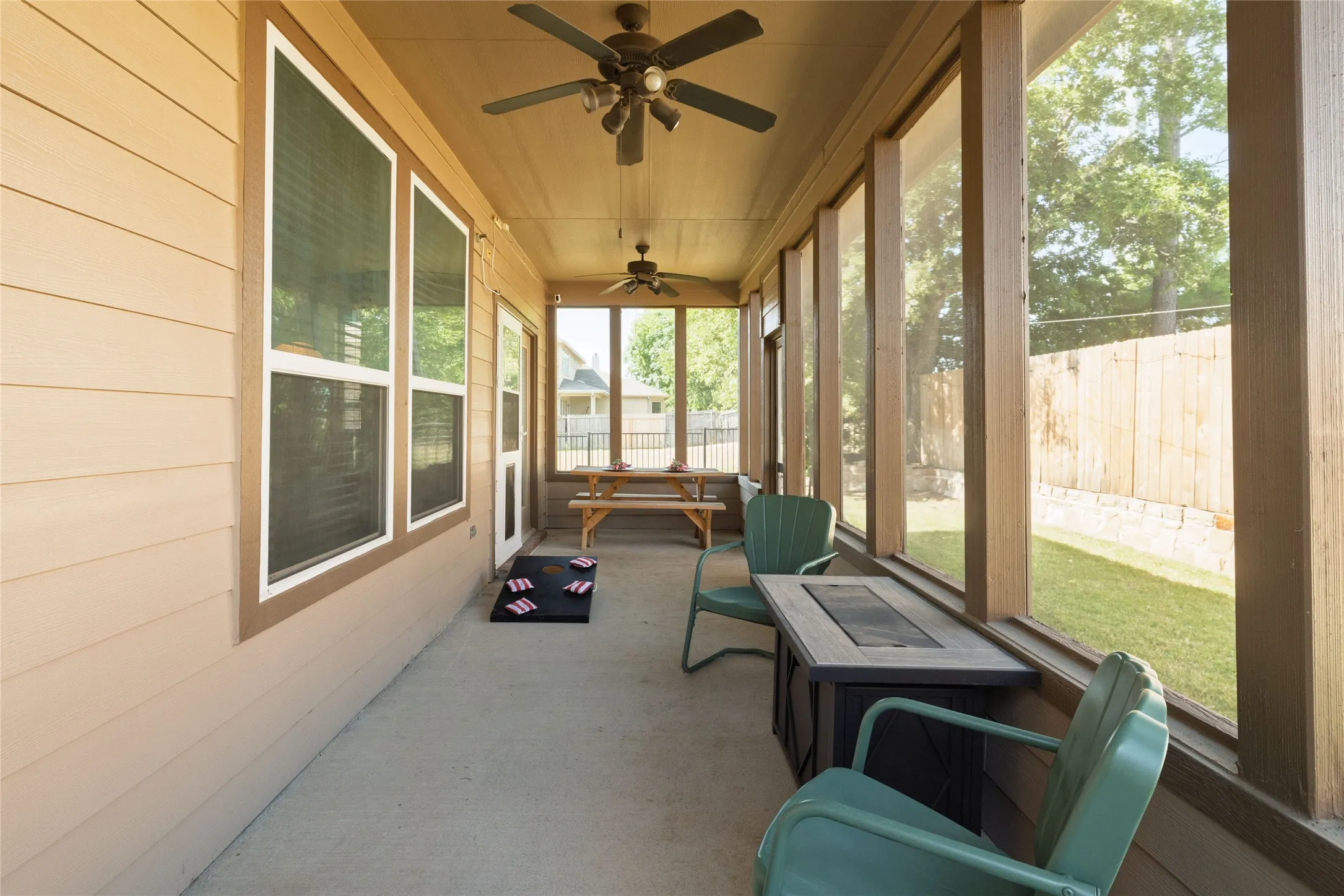 Single Family Residence For Sale in Denton County , 15647 Gatehouse Drive, Fort Worth, Texas 76262, 4 Bedroom, 4 Bathroom, 3 Garage spaces, 3,278 Sqft, built in 2008, mls#21351528, Real Estate Agent in Fort Worth, Homes For Sale in Denton county, Homes For Sale in Fort Worth, Realtor in Fort Worth Texas, Real Estate Brokerage Independent Realty Texas, Luminita Cordes Realtor