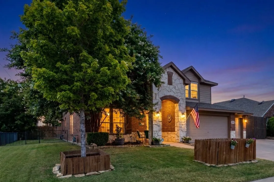 Single Family Residence For Sale in Denton County , 15647 Gatehouse Drive, Fort Worth, Texas 76262, 4 Bedroom, 4 Bathroom, 3 Garage spaces, 3,278 Sqft, built in 2008, mls#21351528, Real Estate Agent in Fort Worth, Homes For Sale in Denton county, Homes For Sale in Fort Worth, Realtor in Fort Worth Texas, Real Estate Brokerage Independent Realty Texas, Luminita Cordes Realtor