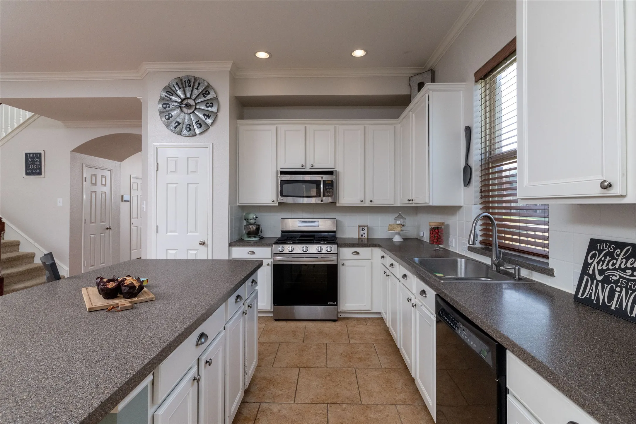 Single Family Residence For Sale in Denton County , 15647 Gatehouse Drive, Fort Worth, Texas 76262, 4 Bedroom, 4 Bathroom, 3 Garage spaces, 3,278 Sqft, built in 2008, mls#21351528, Real Estate Agent in Fort Worth, Homes For Sale in Denton county, Homes For Sale in Fort Worth, Realtor in Fort Worth Texas, Real Estate Brokerage Independent Realty Texas, Luminita Cordes Realtor