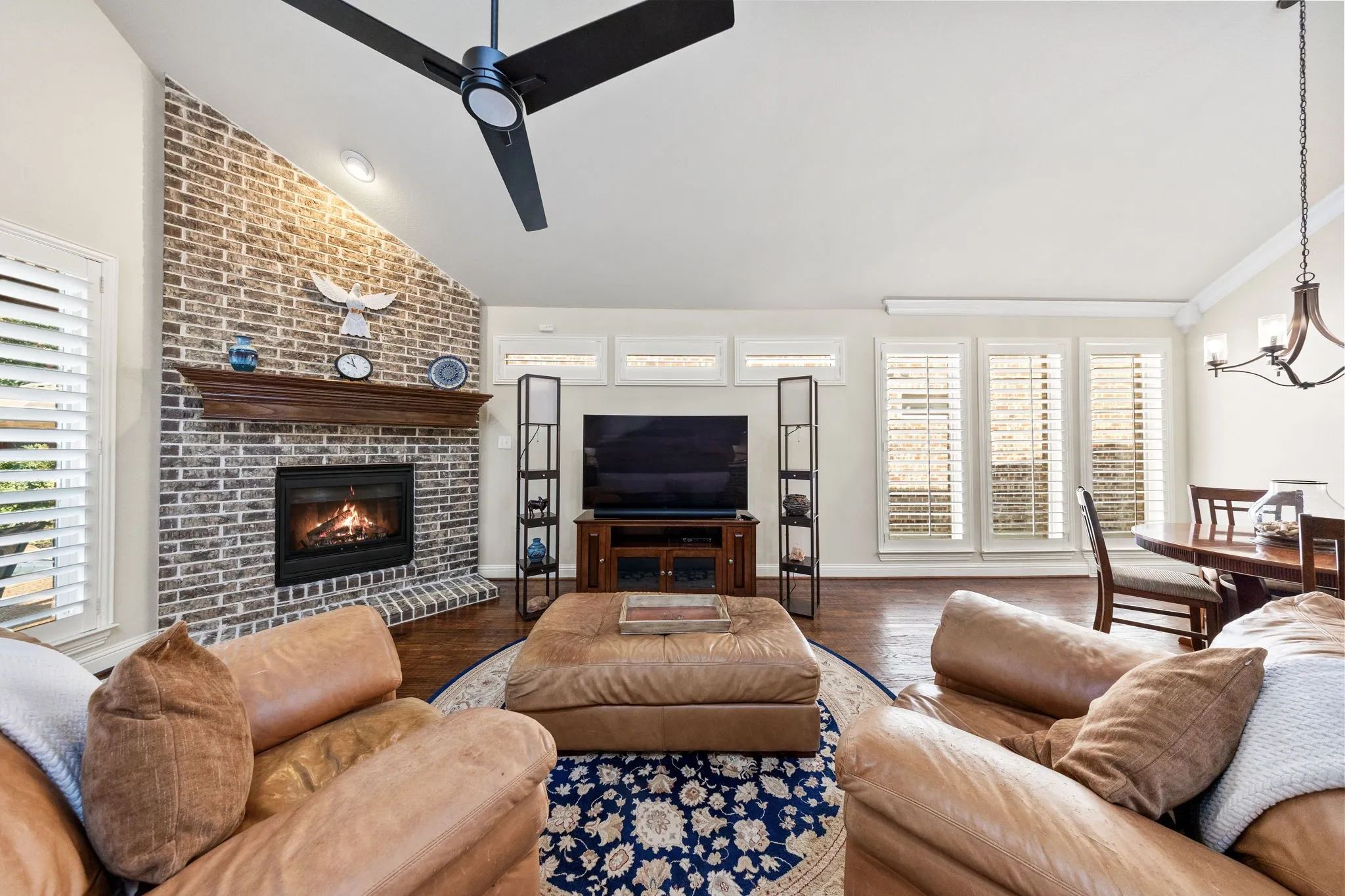 Single Family Residence For Sale in Denton County , 3504 Ashley Gardens, The Colony, Texas 75056, 3 Bedroom, 2 Bathroom, 2 Garage spaces, 2,403 Sqft, built in 2013, mls#21353287, Real Estate Agent in The Colony, Homes For Sale in Denton county, Homes For Sale in The Colony, Realtor in The Colony Texas, Real Estate Brokerage Independent Realty Texas, Luminita Cordes Realtor