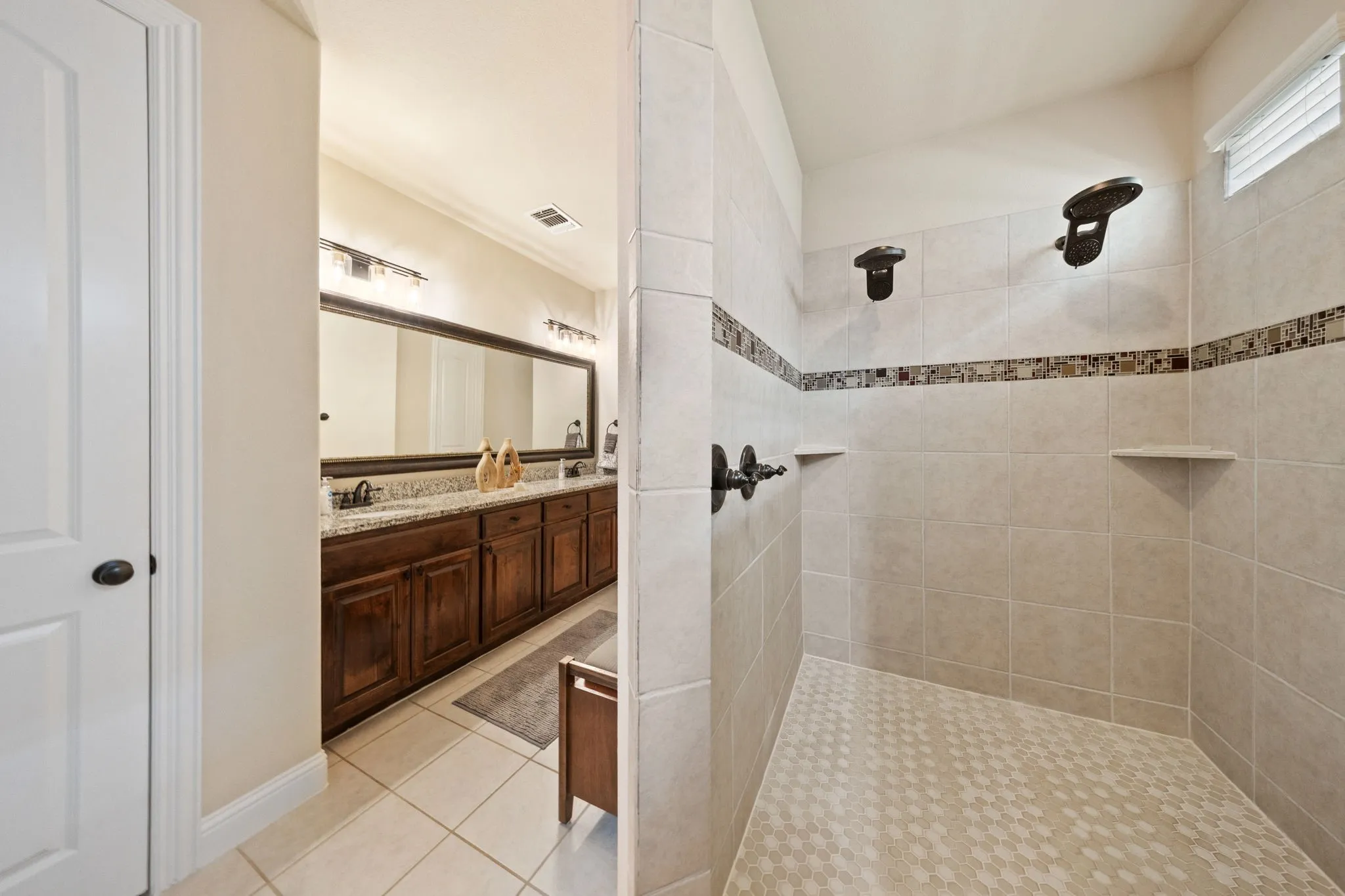 Single Family Residence For Sale in Denton County , 3504 Ashley Gardens, The Colony, Texas 75056, 3 Bedroom, 2 Bathroom, 2 Garage spaces, 2,403 Sqft, built in 2013, mls#21353287, Real Estate Agent in The Colony, Homes For Sale in Denton county, Homes For Sale in The Colony, Realtor in The Colony Texas, Real Estate Brokerage Independent Realty Texas, Luminita Cordes Realtor