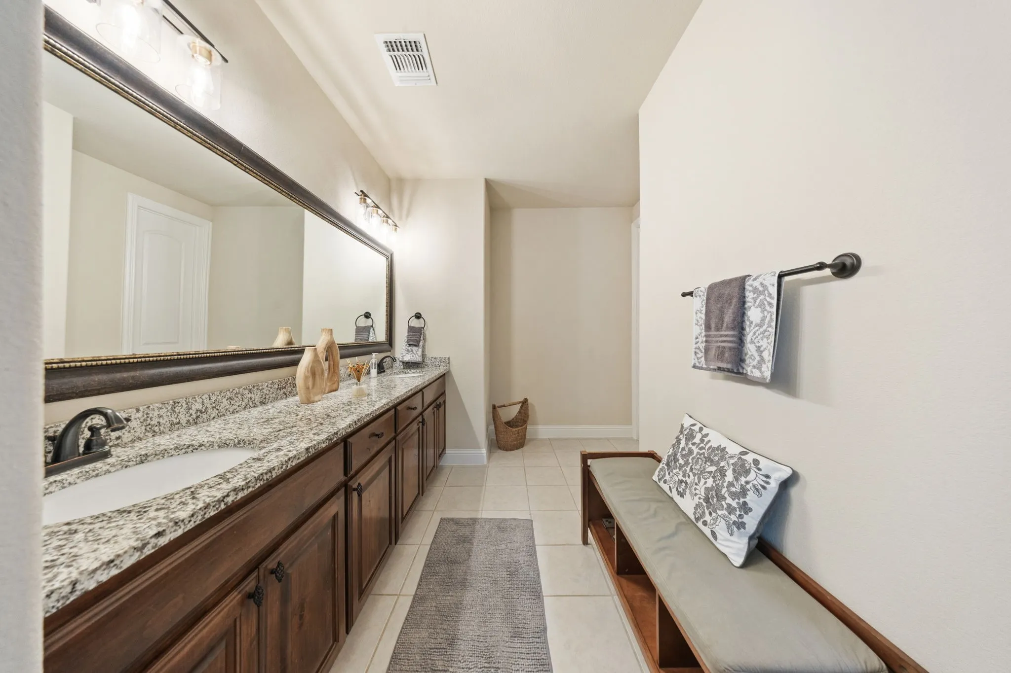Single Family Residence For Sale in Denton County , 3504 Ashley Gardens, The Colony, Texas 75056, 3 Bedroom, 2 Bathroom, 2 Garage spaces, 2,403 Sqft, built in 2013, mls#21353287, Real Estate Agent in The Colony, Homes For Sale in Denton county, Homes For Sale in The Colony, Realtor in The Colony Texas, Real Estate Brokerage Independent Realty Texas, Luminita Cordes Realtor