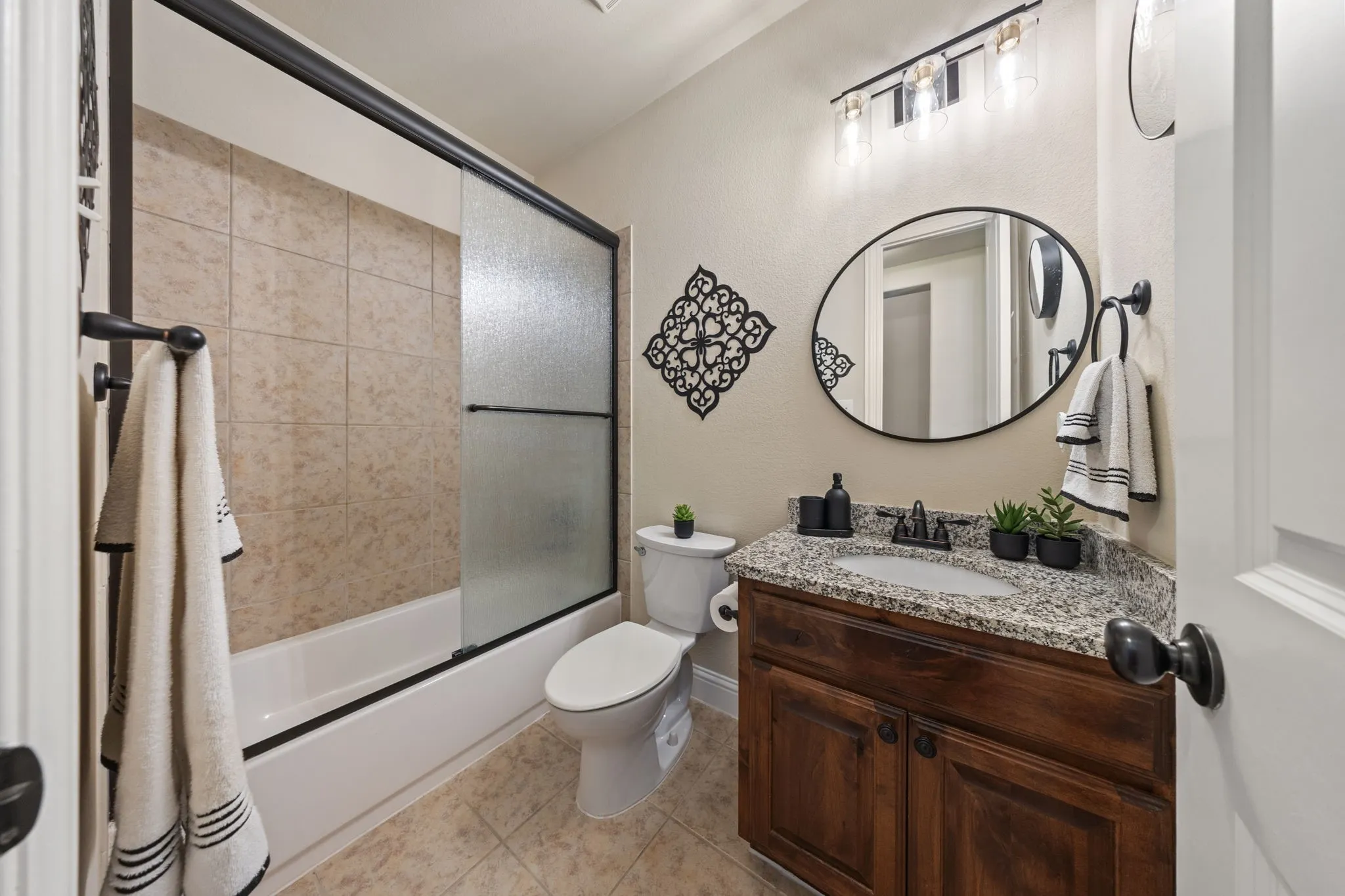 Single Family Residence For Sale in Denton County , 3504 Ashley Gardens, The Colony, Texas 75056, 3 Bedroom, 2 Bathroom, 2 Garage spaces, 2,403 Sqft, built in 2013, mls#21353287, Real Estate Agent in The Colony, Homes For Sale in Denton county, Homes For Sale in The Colony, Realtor in The Colony Texas, Real Estate Brokerage Independent Realty Texas, Luminita Cordes Realtor