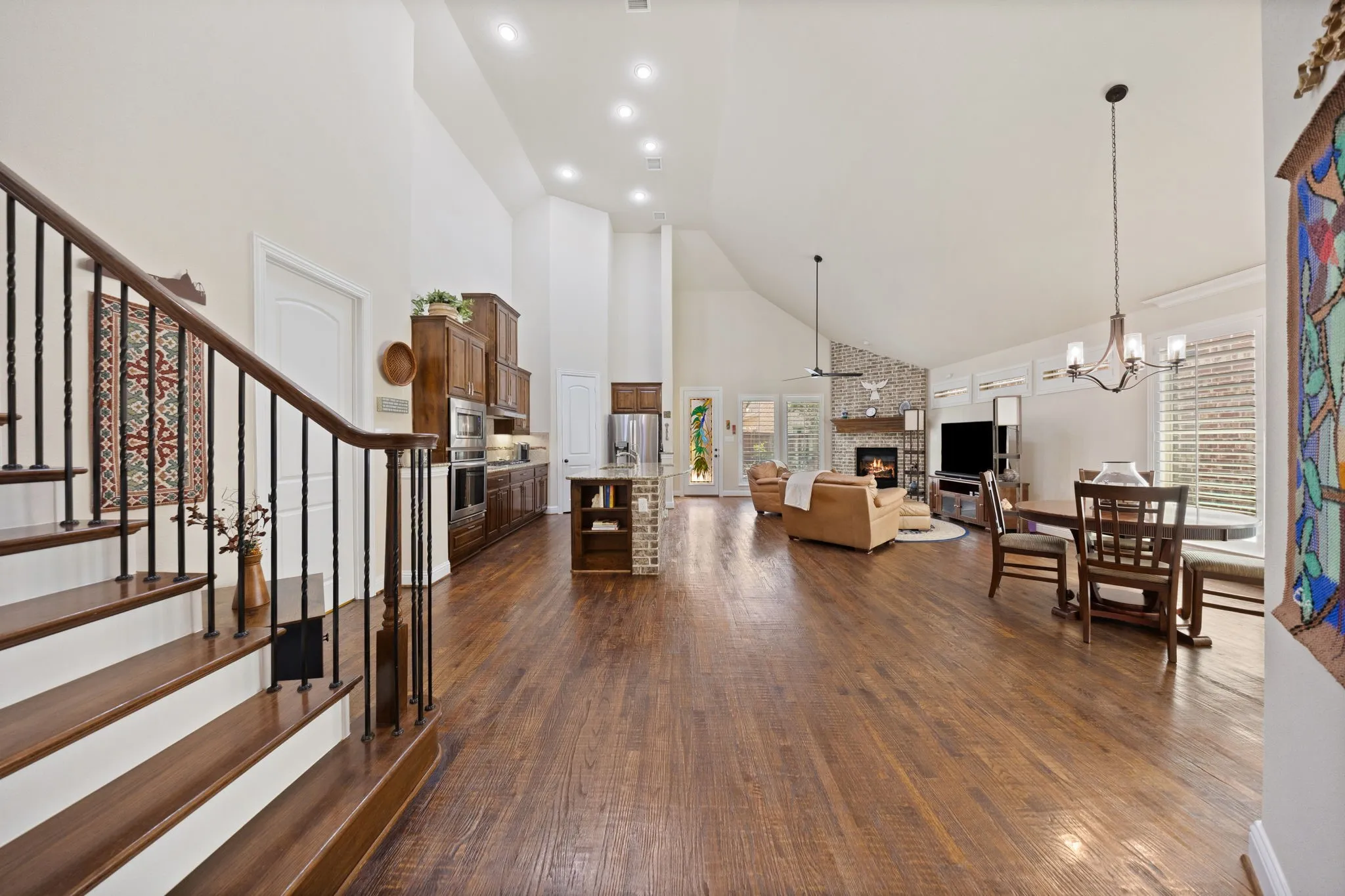 Single Family Residence For Sale in Denton County , 3504 Ashley Gardens, The Colony, Texas 75056, 3 Bedroom, 2 Bathroom, 2 Garage spaces, 2,403 Sqft, built in 2013, mls#21353287, Real Estate Agent in The Colony, Homes For Sale in Denton county, Homes For Sale in The Colony, Realtor in The Colony Texas, Real Estate Brokerage Independent Realty Texas, Luminita Cordes Realtor