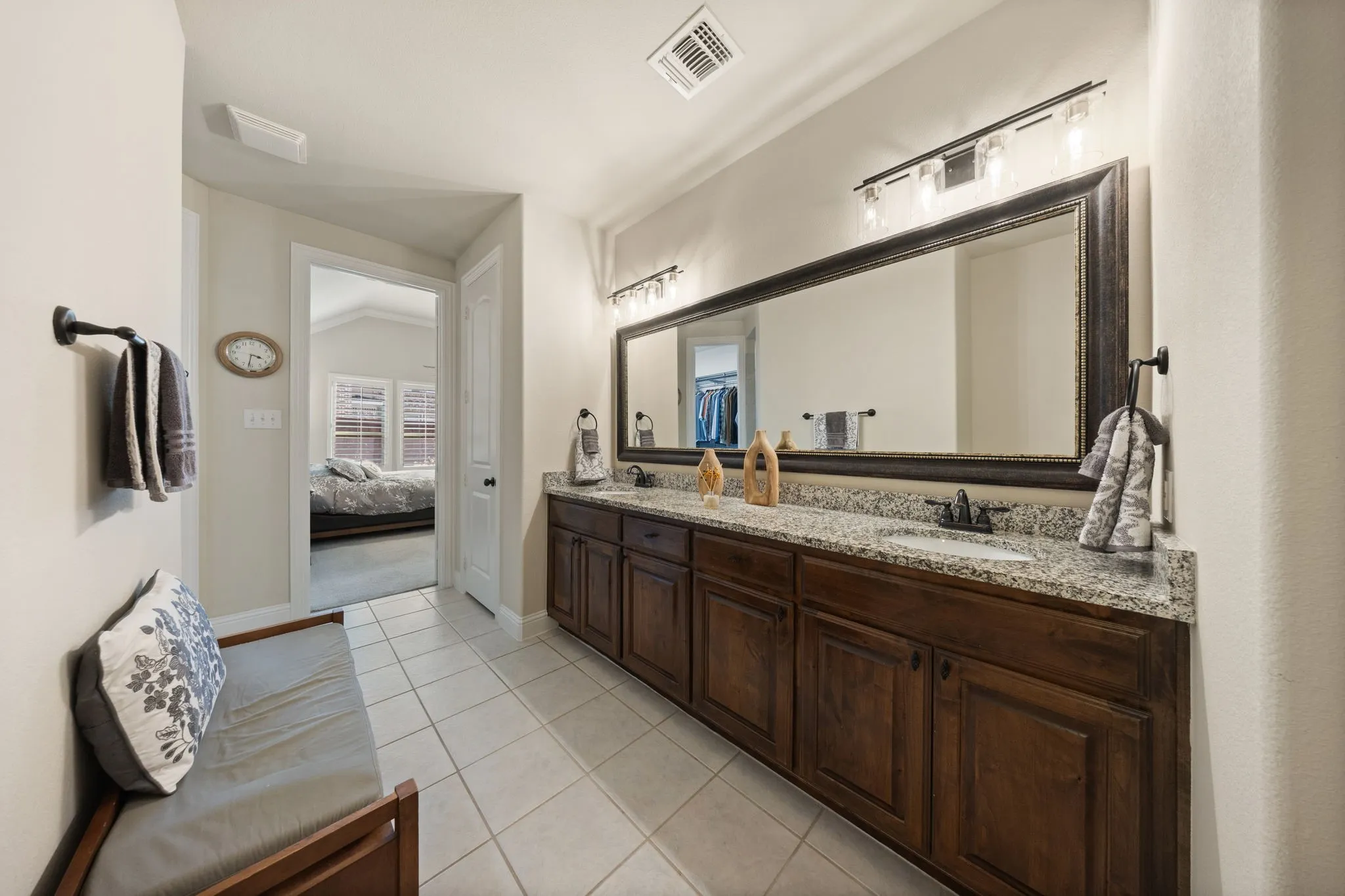 Single Family Residence For Sale in Denton County , 3504 Ashley Gardens, The Colony, Texas 75056, 3 Bedroom, 2 Bathroom, 2 Garage spaces, 2,403 Sqft, built in 2013, mls#21353287, Real Estate Agent in The Colony, Homes For Sale in Denton county, Homes For Sale in The Colony, Realtor in The Colony Texas, Real Estate Brokerage Independent Realty Texas, Luminita Cordes Realtor