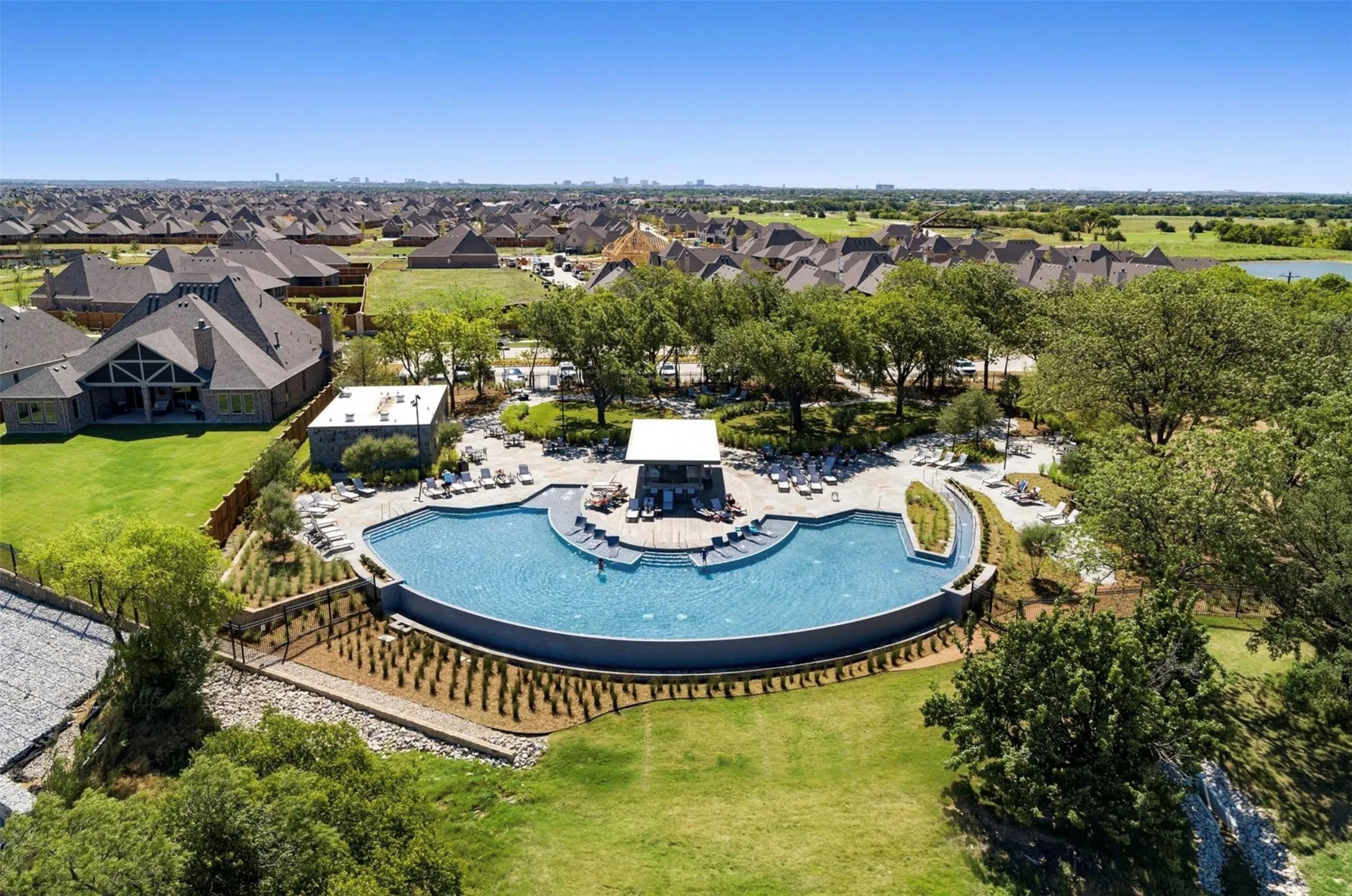 Single Family Residence For Sale in Denton County , 3504 Ashley Gardens, The Colony, Texas 75056, 3 Bedroom, 2 Bathroom, 2 Garage spaces, 2,403 Sqft, built in 2013, mls#21353287, Real Estate Agent in The Colony, Homes For Sale in Denton county, Homes For Sale in The Colony, Realtor in The Colony Texas, Real Estate Brokerage Independent Realty Texas, Luminita Cordes Realtor