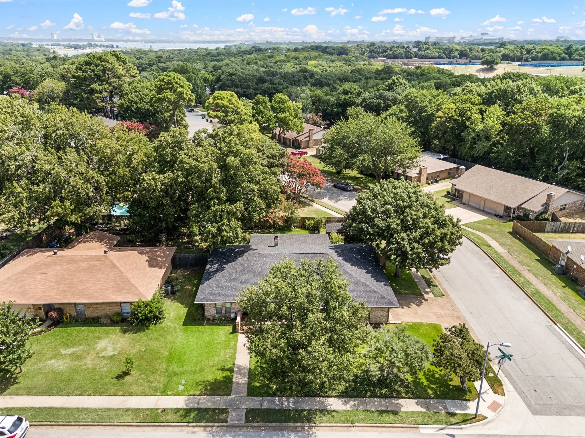 Single Family Residence For Sale in Tarrant County , 1002 Shady Brook Drive, Grapevine, Texas 76051, 3 Bedroom, 2 Bathroom, 2 Garage spaces, 1,653 Sqft, built in 1973, mls#21339651, Real Estate Agent in Grapevine, Homes For Sale in Tarrant county, Homes For Sale in Grapevine, Realtor in Grapevine Texas, Real Estate Brokerage Independent Realty Texas, Luminita Cordes Realtor