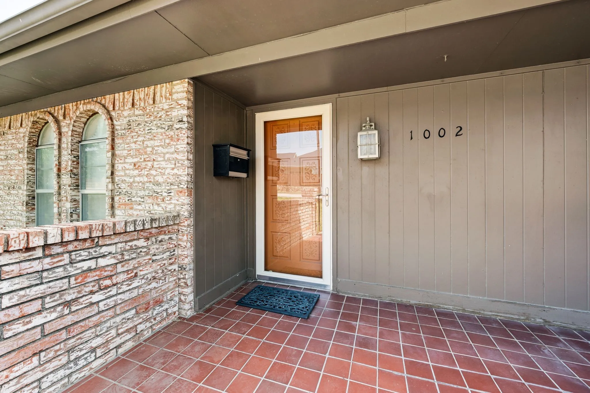 Single Family Residence For Sale in Tarrant County , 1002 Shady Brook Drive, Grapevine, Texas 76051, 3 Bedroom, 2 Bathroom, 2 Garage spaces, 1,653 Sqft, built in 1973, mls#21339651, Real Estate Agent in Grapevine, Homes For Sale in Tarrant county, Homes For Sale in Grapevine, Realtor in Grapevine Texas, Real Estate Brokerage Independent Realty Texas, Luminita Cordes Realtor