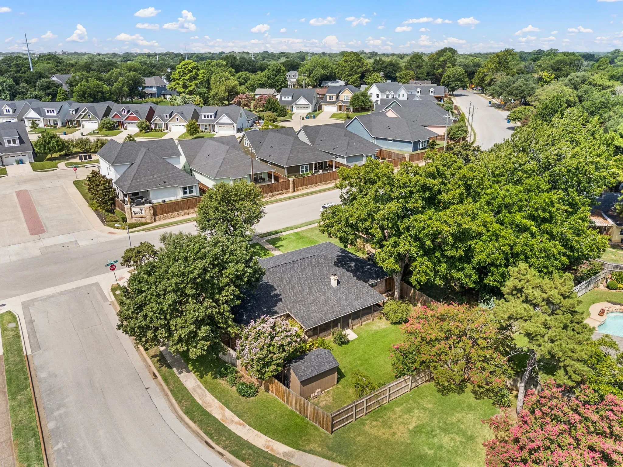 Single Family Residence For Sale in Tarrant County , 1002 Shady Brook Drive, Grapevine, Texas 76051, 3 Bedroom, 2 Bathroom, 2 Garage spaces, 1,653 Sqft, built in 1973, mls#21339651, Real Estate Agent in Grapevine, Homes For Sale in Tarrant county, Homes For Sale in Grapevine, Realtor in Grapevine Texas, Real Estate Brokerage Independent Realty Texas, Luminita Cordes Realtor