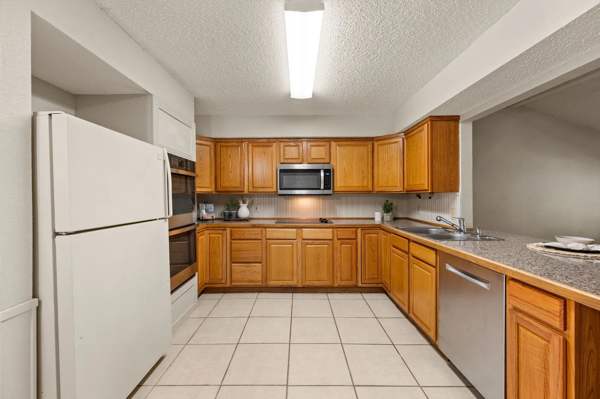 Single Family Residence For Sale in Tarrant County , 1002 Shady Brook Drive, Grapevine, Texas 76051, 3 Bedroom, 2 Bathroom, 2 Garage spaces, 1,653 Sqft, built in 1973, mls#21339651, Real Estate Agent in Grapevine, Homes For Sale in Tarrant county, Homes For Sale in Grapevine, Realtor in Grapevine Texas, Real Estate Brokerage Independent Realty Texas, Luminita Cordes Realtor